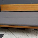 Lit de repos gris par Drevotex 1970