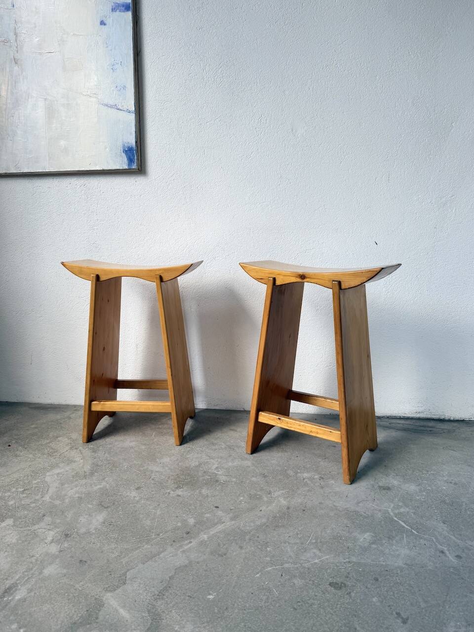 Scandinavian pine stools with Japanese inspiration.
