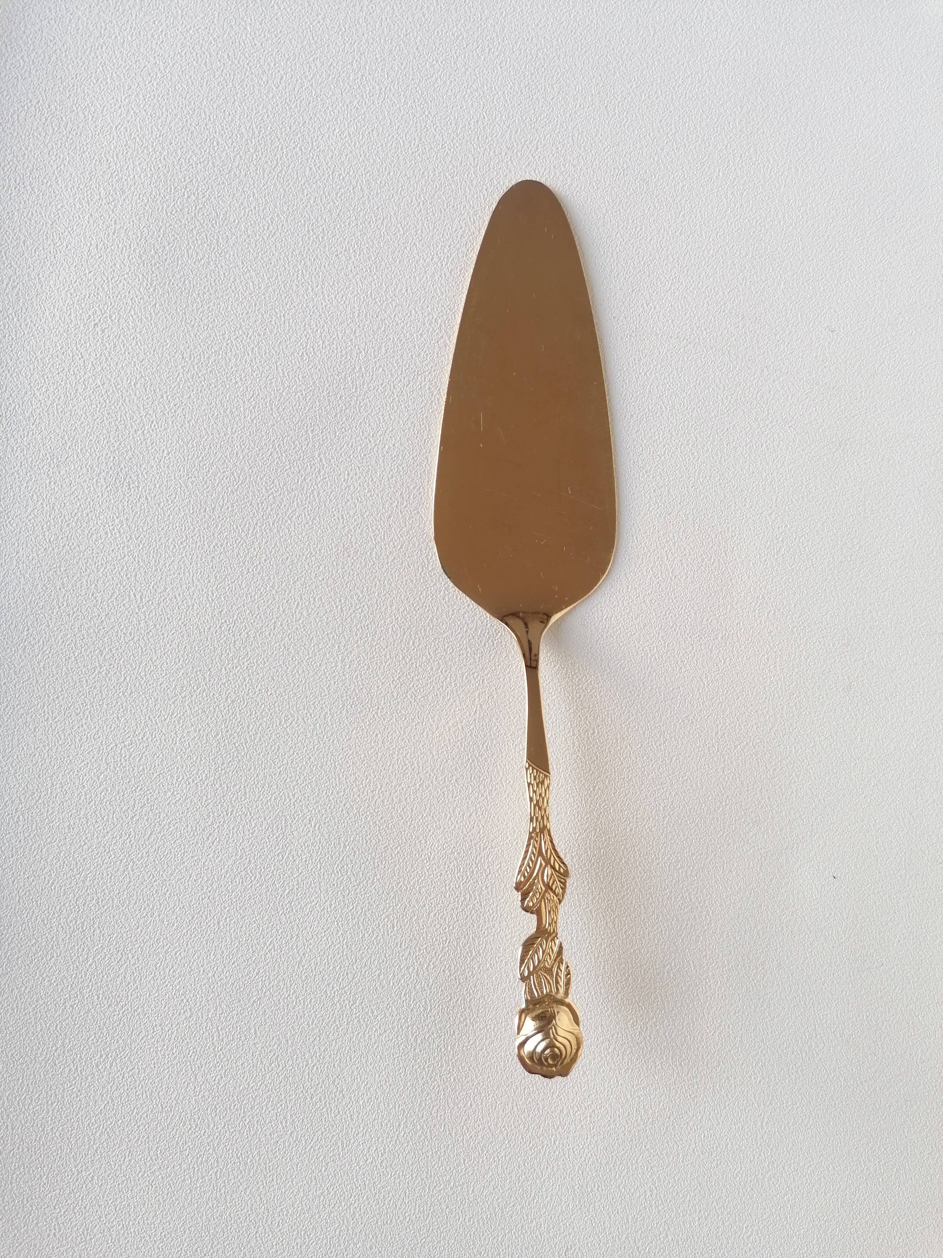 Gold-plated pie shovel