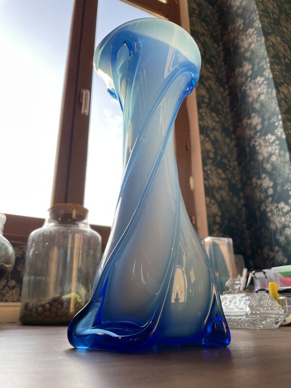Vase en verre torsadé bleu d’Empoli, Toscane, Florence Italie1950