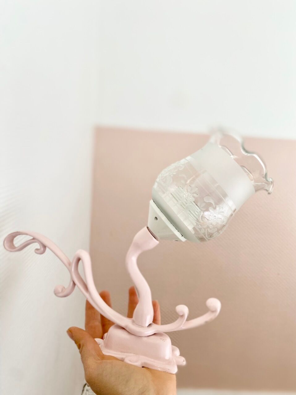 Enamelled cast iron wall lamp