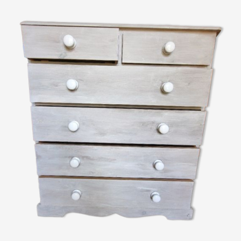 Interior's chest of drawers