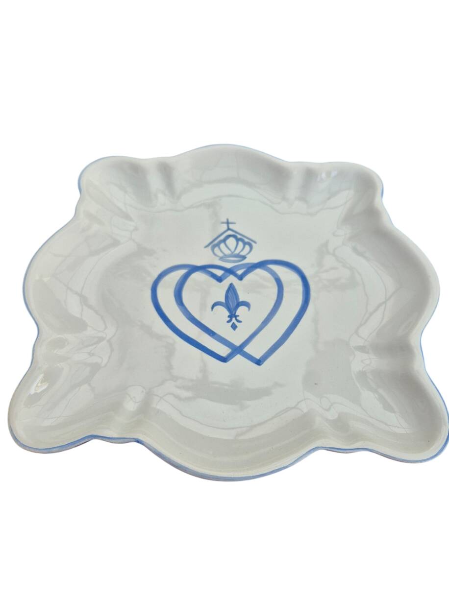 2 ceramic plates