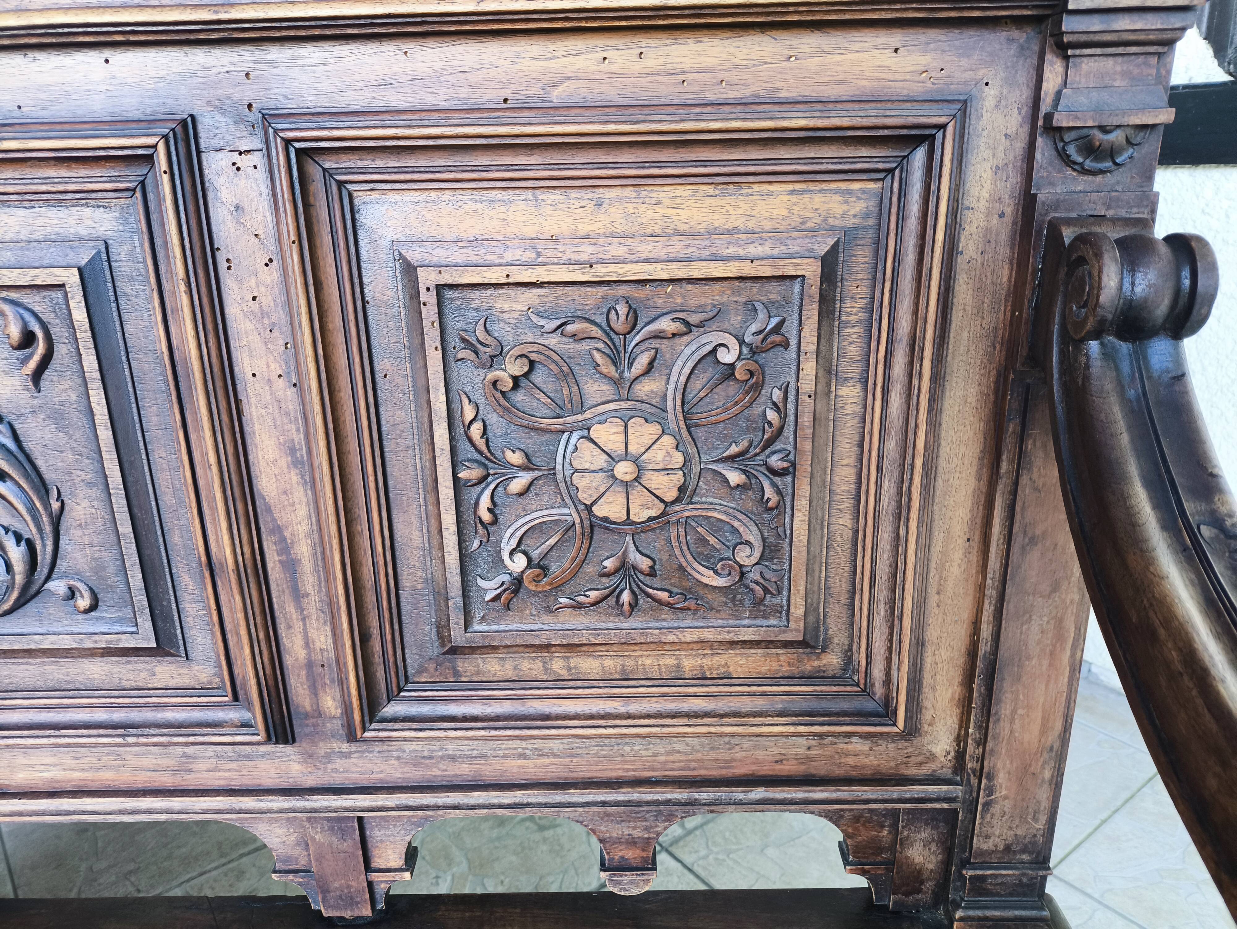 Banquette-coffre ancienne style Henri II / Néo-Renaissance en bois sculpté
