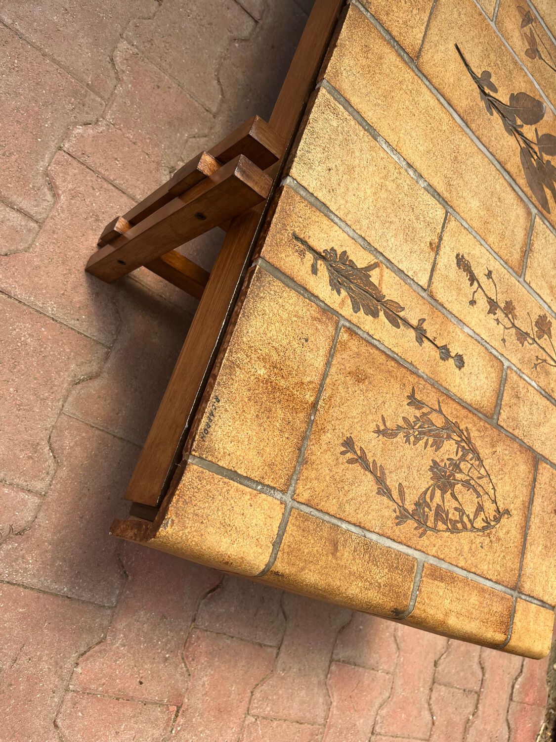 Roger ceramic capron coffee table in perfect condition