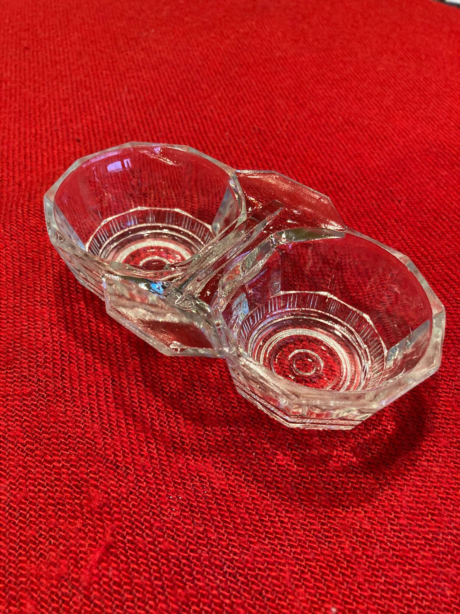 Retro salt and pepper shakers, in molded glass