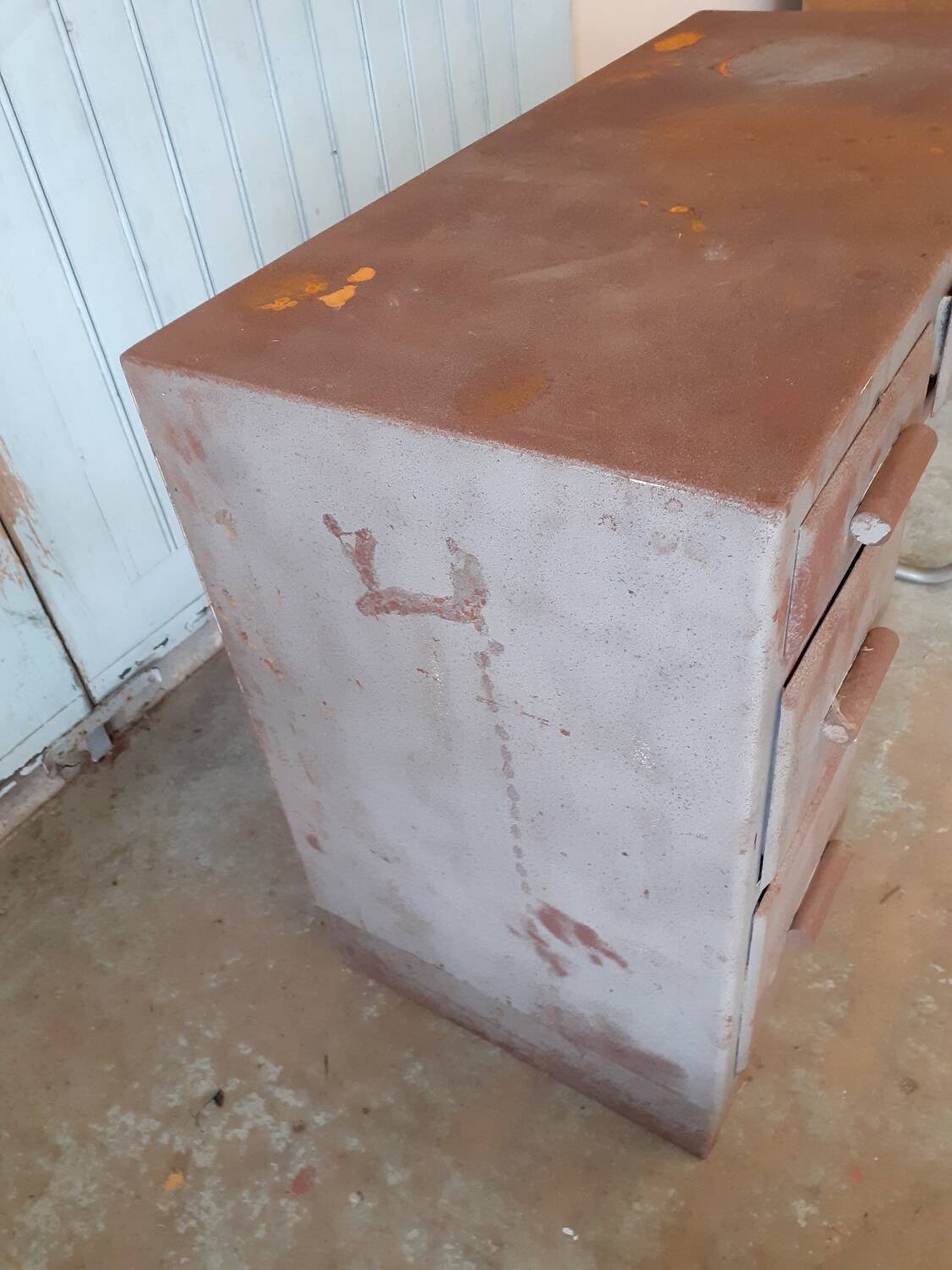 Metal dentist office.