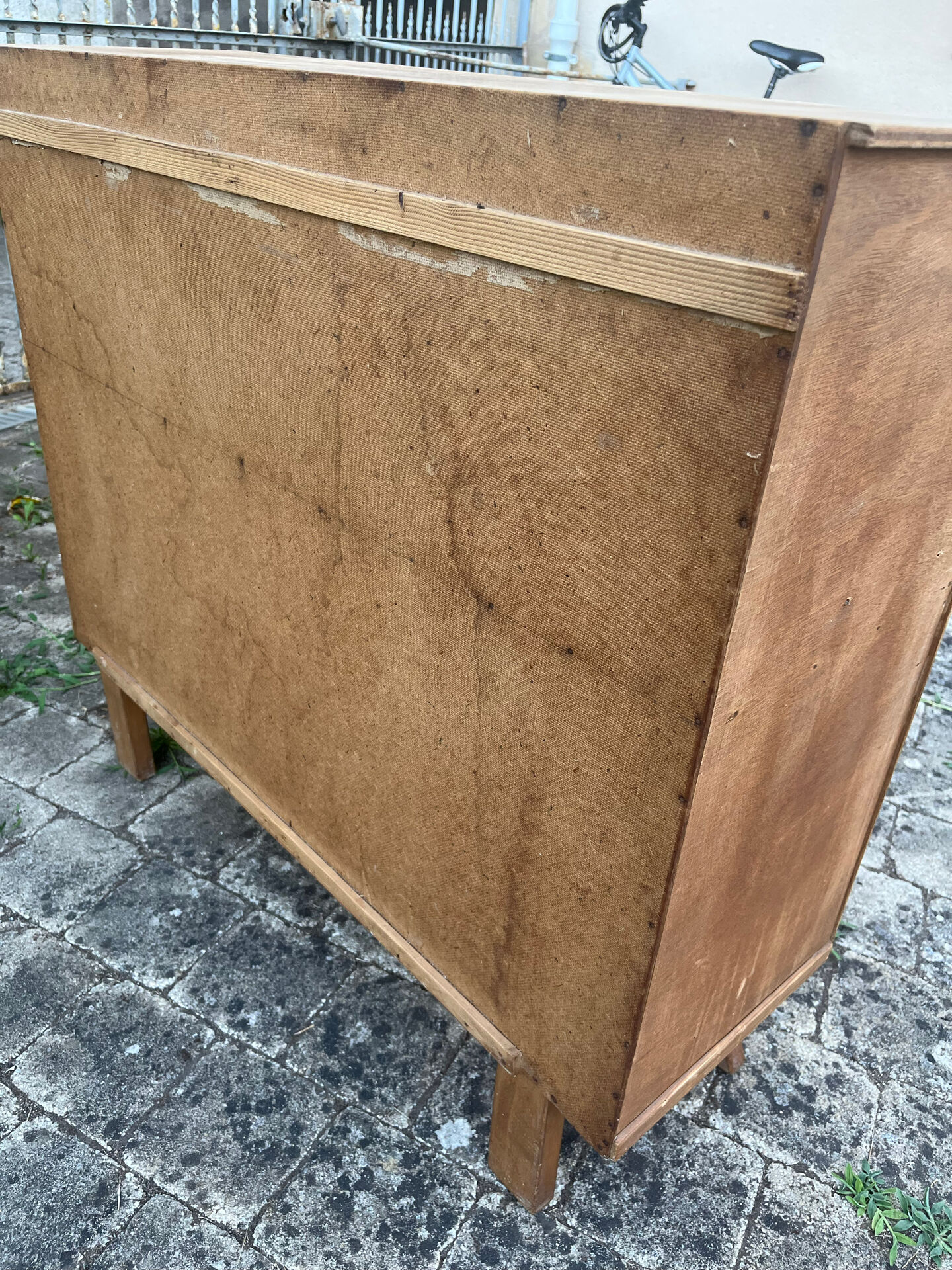 Vintage low TV unit / bookshelf sideboard with tapered legs.