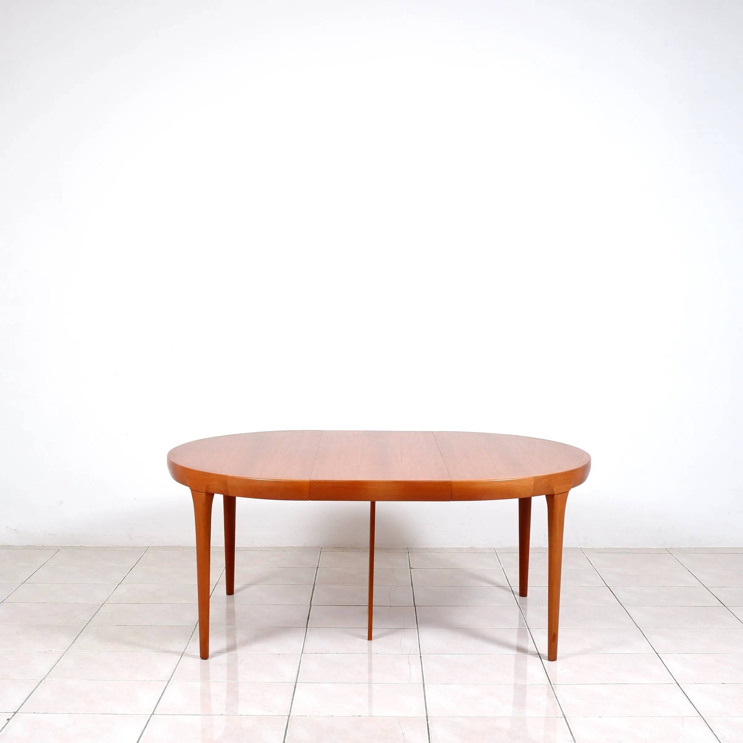 Round dining table in teak by Ib Kofod Larsen for Faarup Mobelfabrik