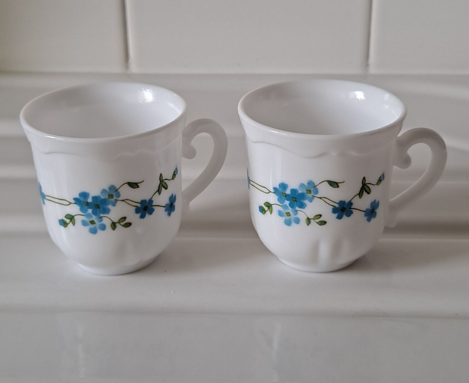 Duo of Arcopal forget-me-not cups