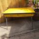 Table en formica jaune vif années 70