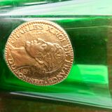 10 verres à whisky en verres vert et médaillon les rois de France byrrh dubonnet et thuir vintage