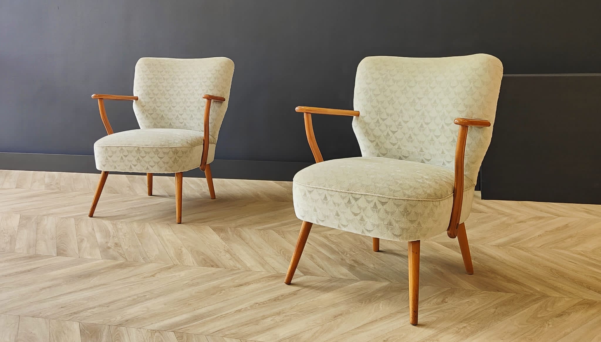 Two Mid Century cocktail chairs | set of 2 chairs
