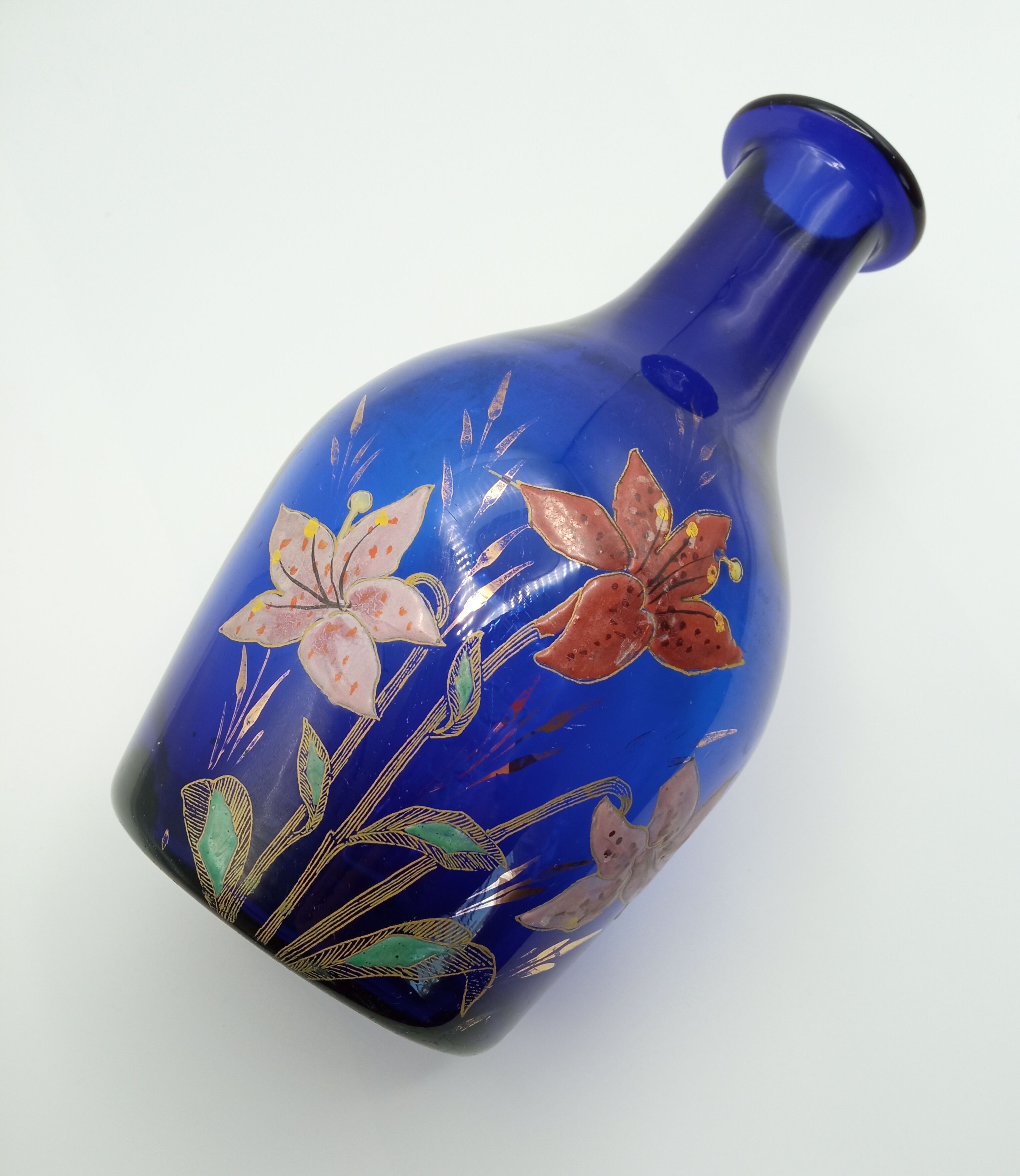 Enamelled carafe