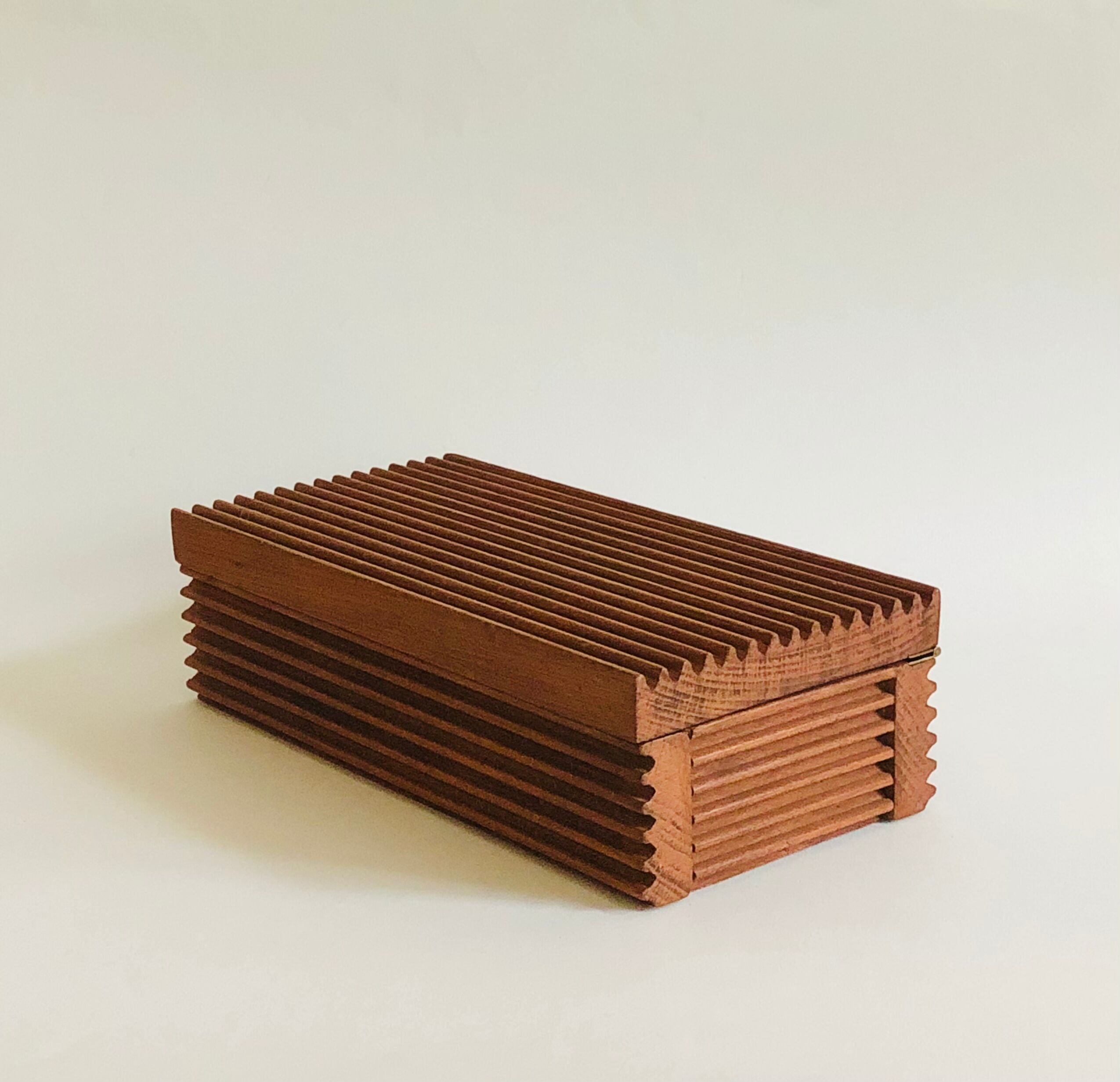 Boîte en bois faite main L25cm