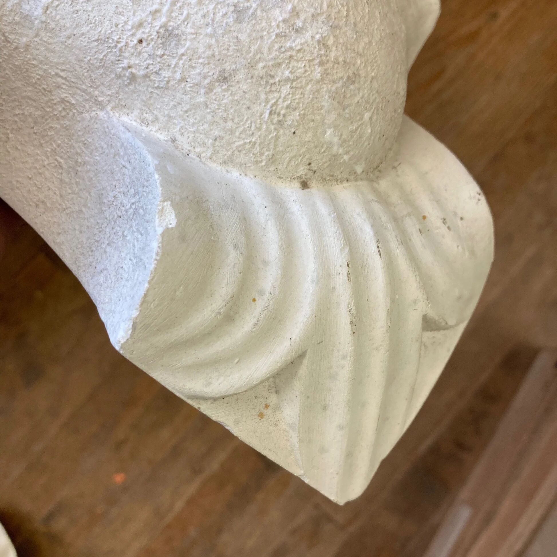 Paire d'appliques d'angle forme coquillage en plâtre MCM