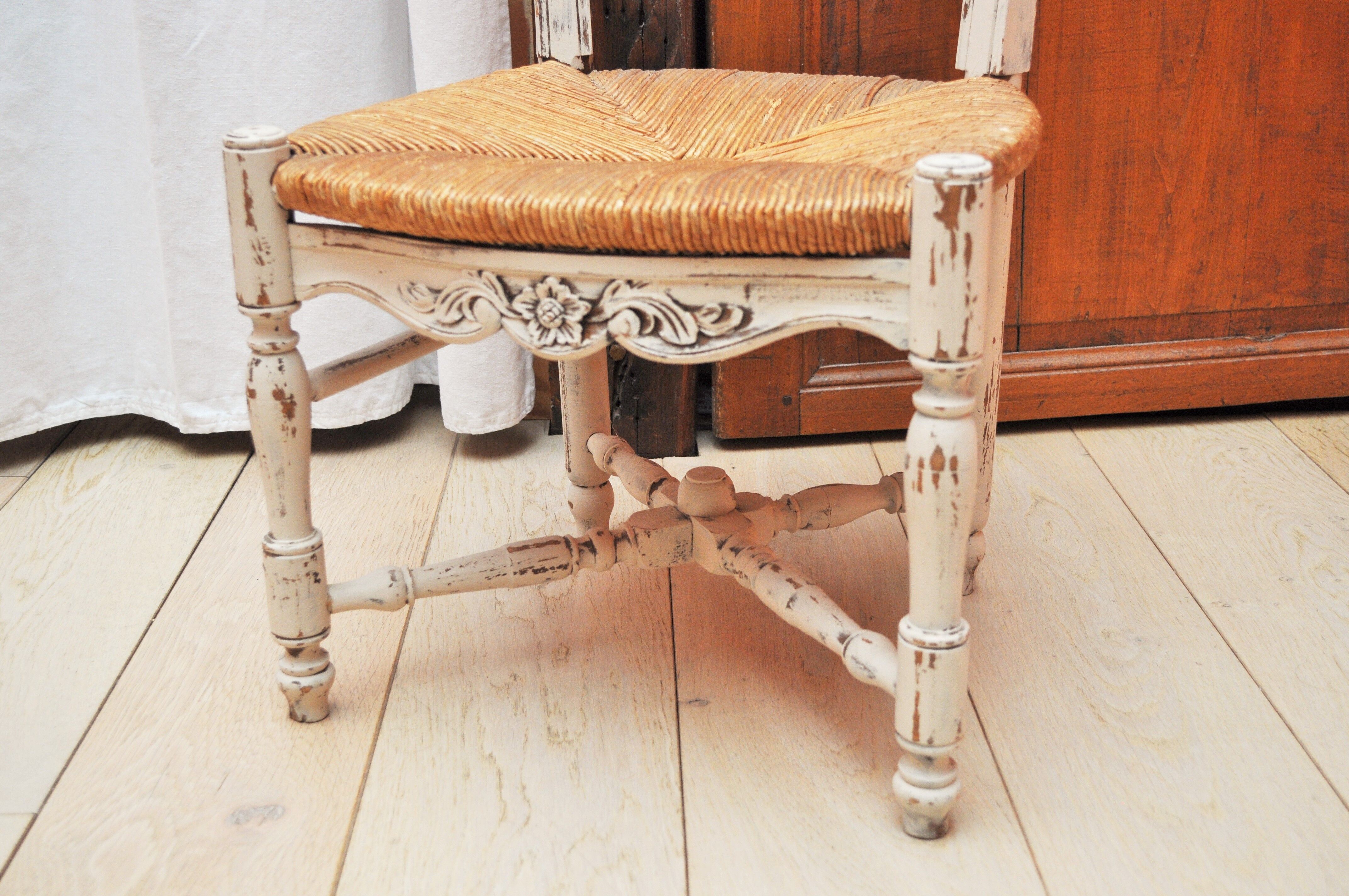 Chair provençale of nanny, mulched, white patina