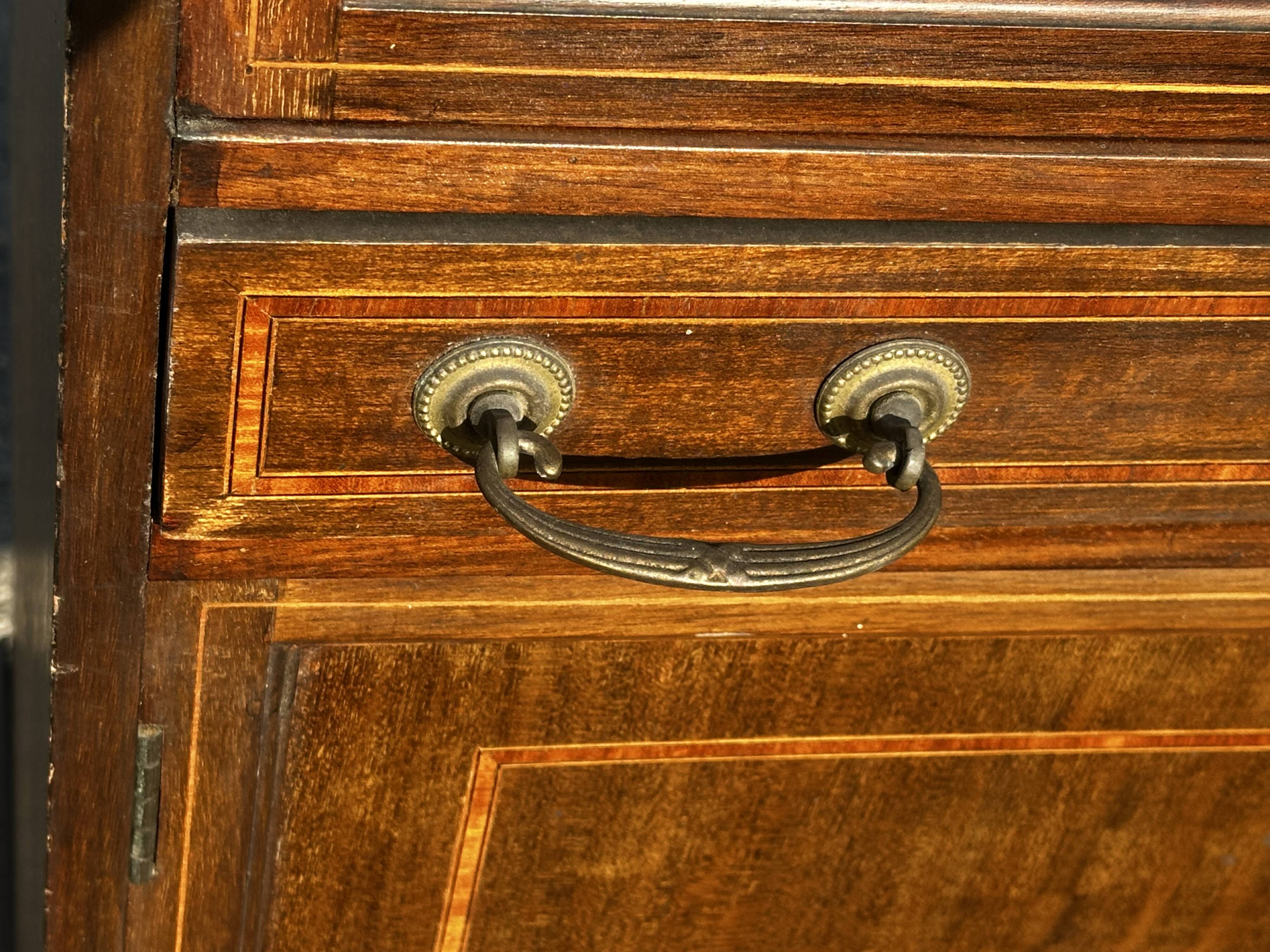 Vitrine buffet en acajou début XX e - Royaume Uni