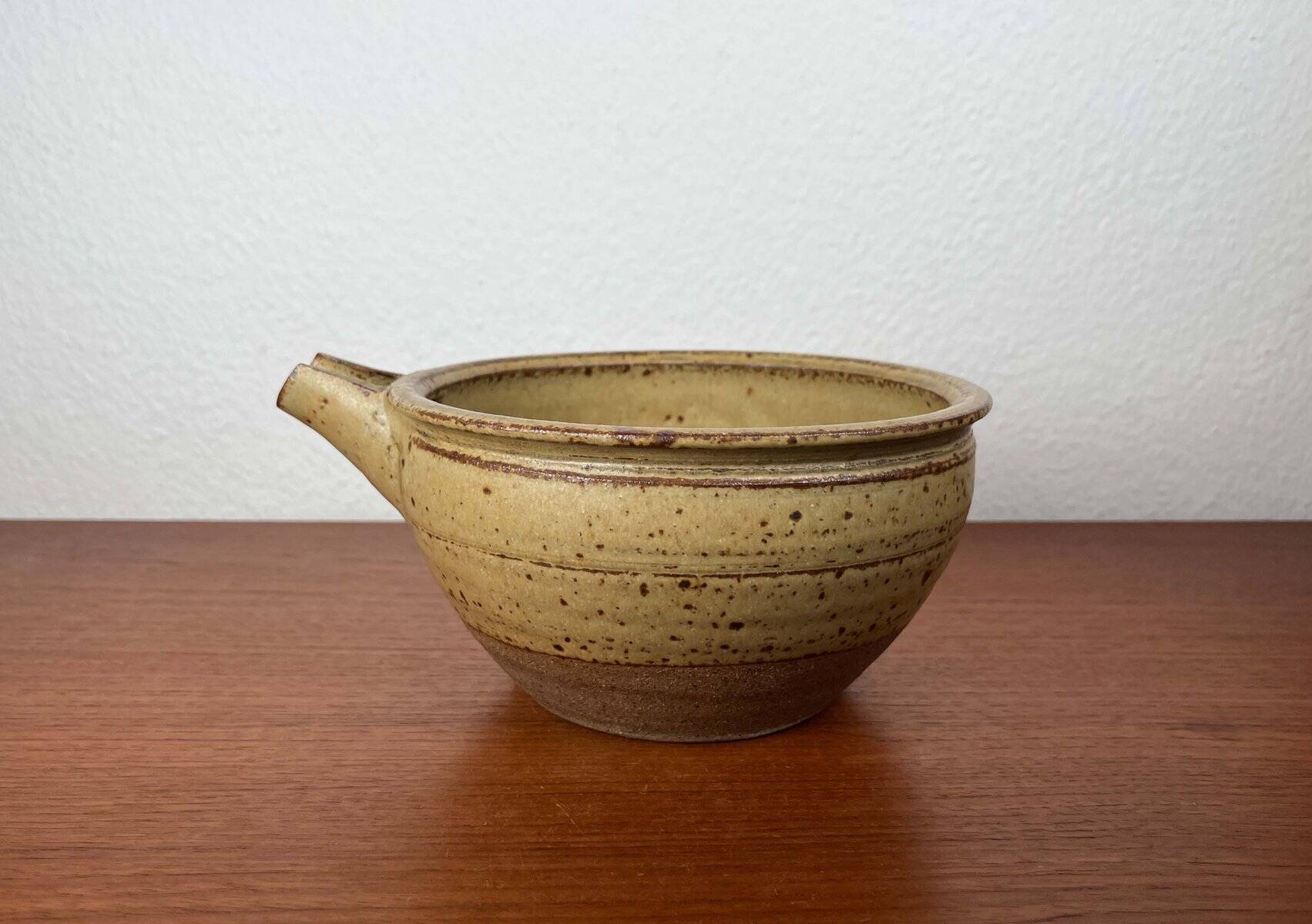 Mid-century modern British studio pottery bowl by Richard Batterham, 1960s.