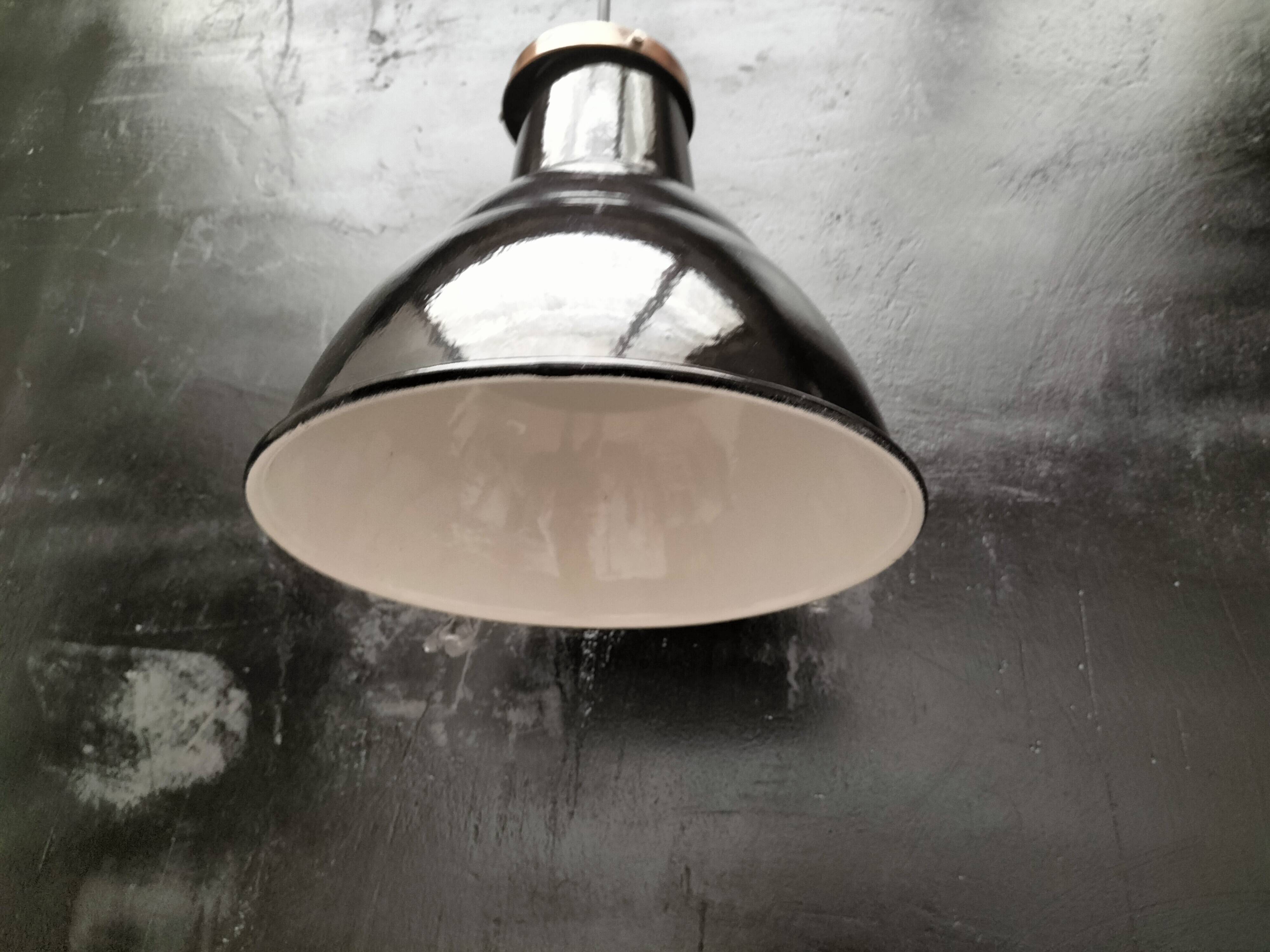 Industrial pendant light