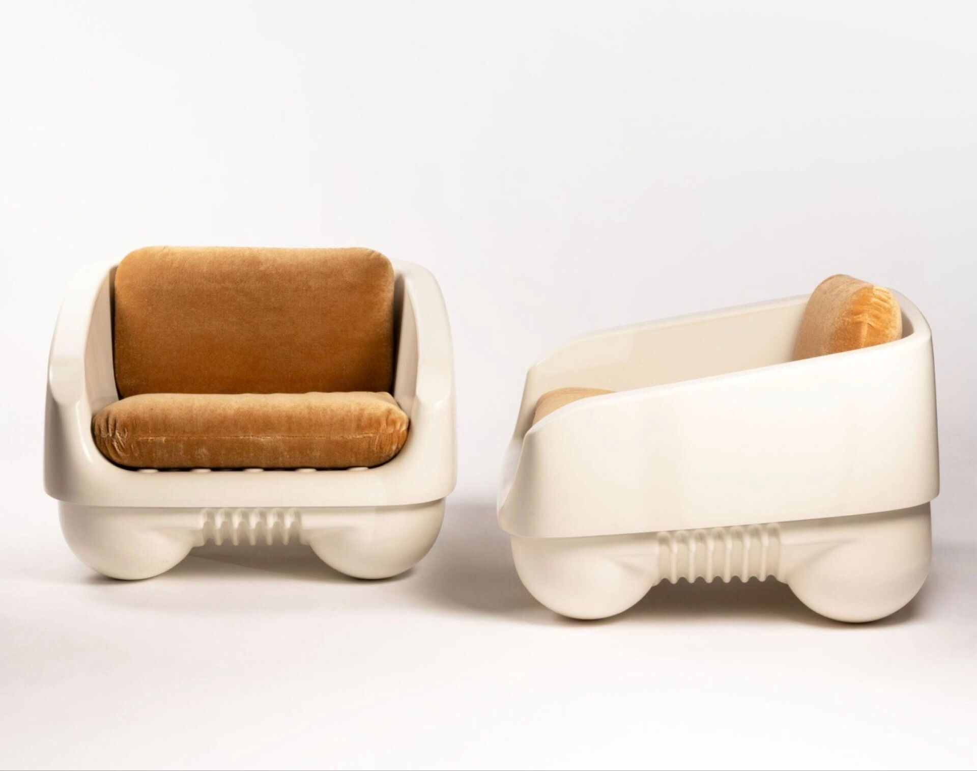 Pair of armchairs by Jonathan de Pas and Donato d'Urbino
