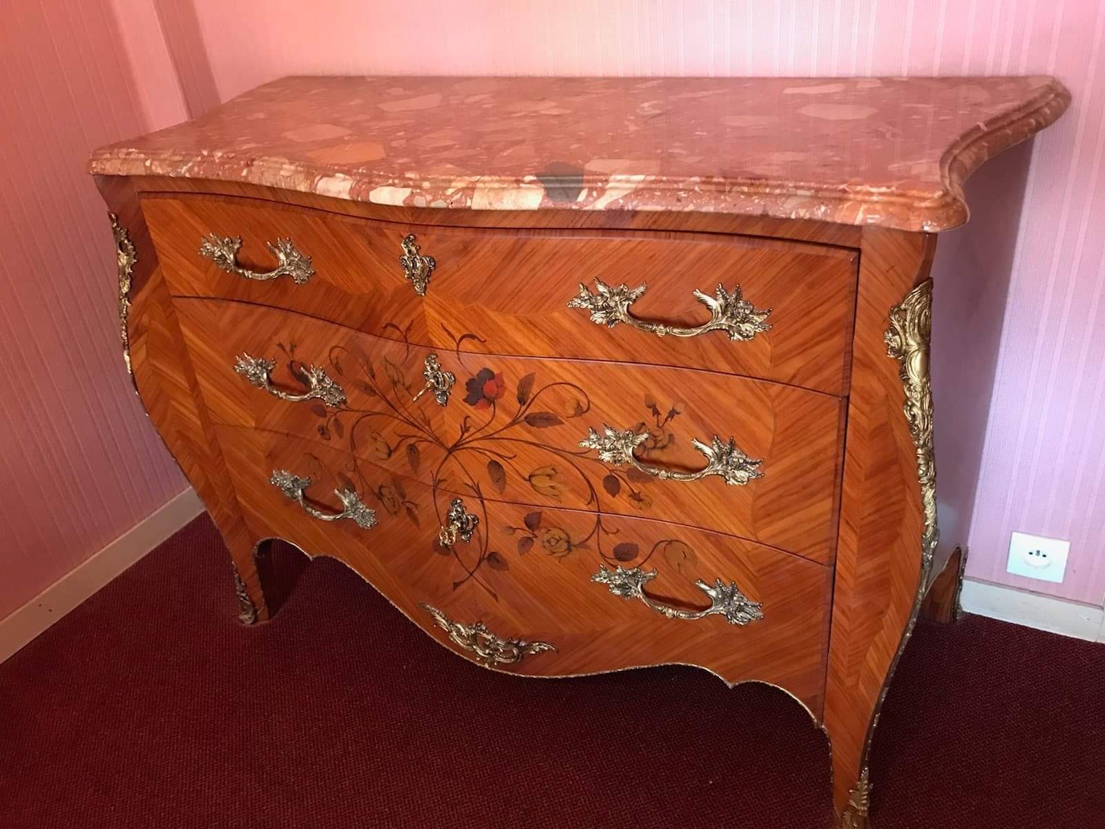 Commode Louis XV, Bois de rose et marquetterie