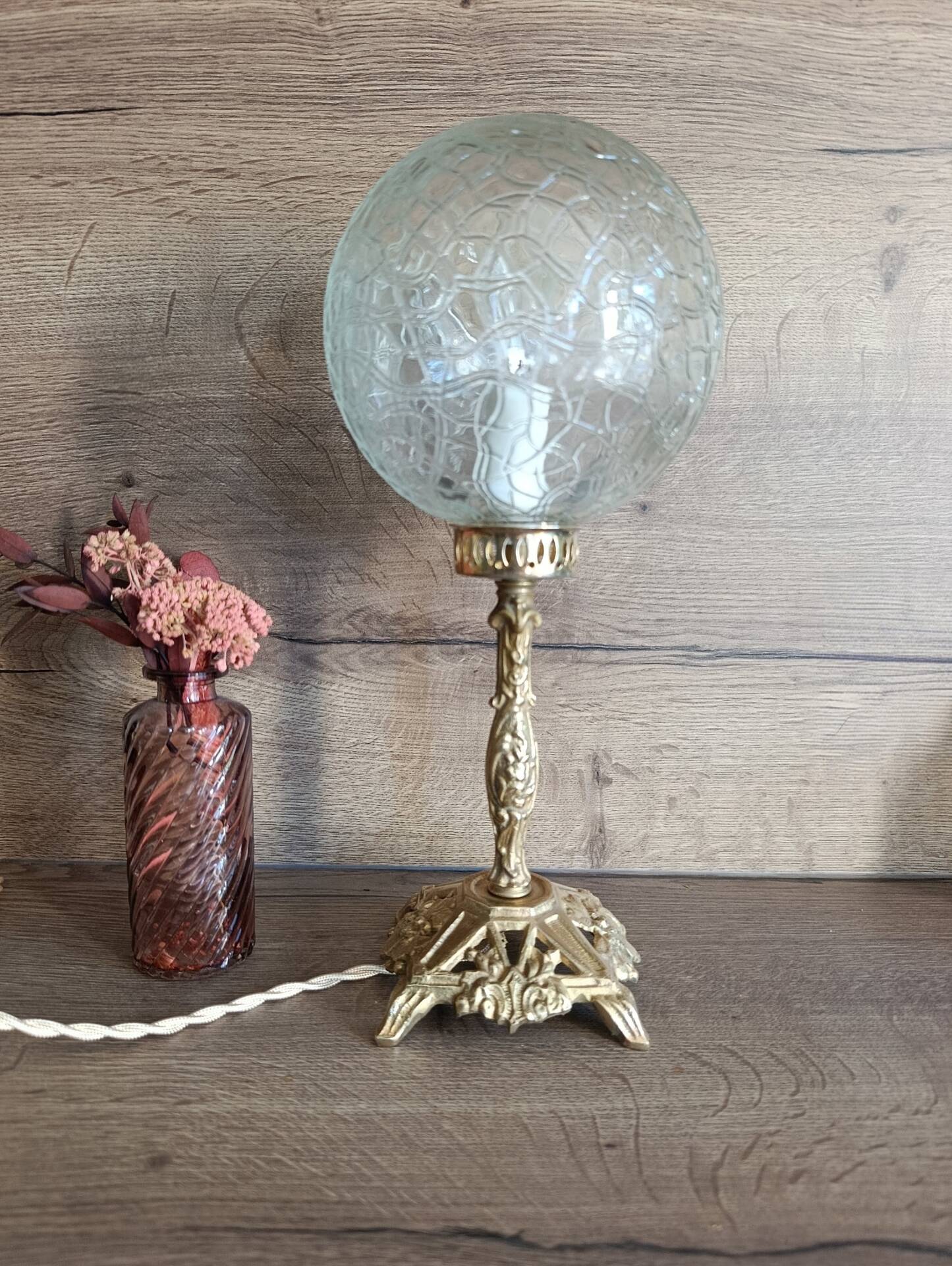Retro-chic upcycled lamp | bronze and spherical glass