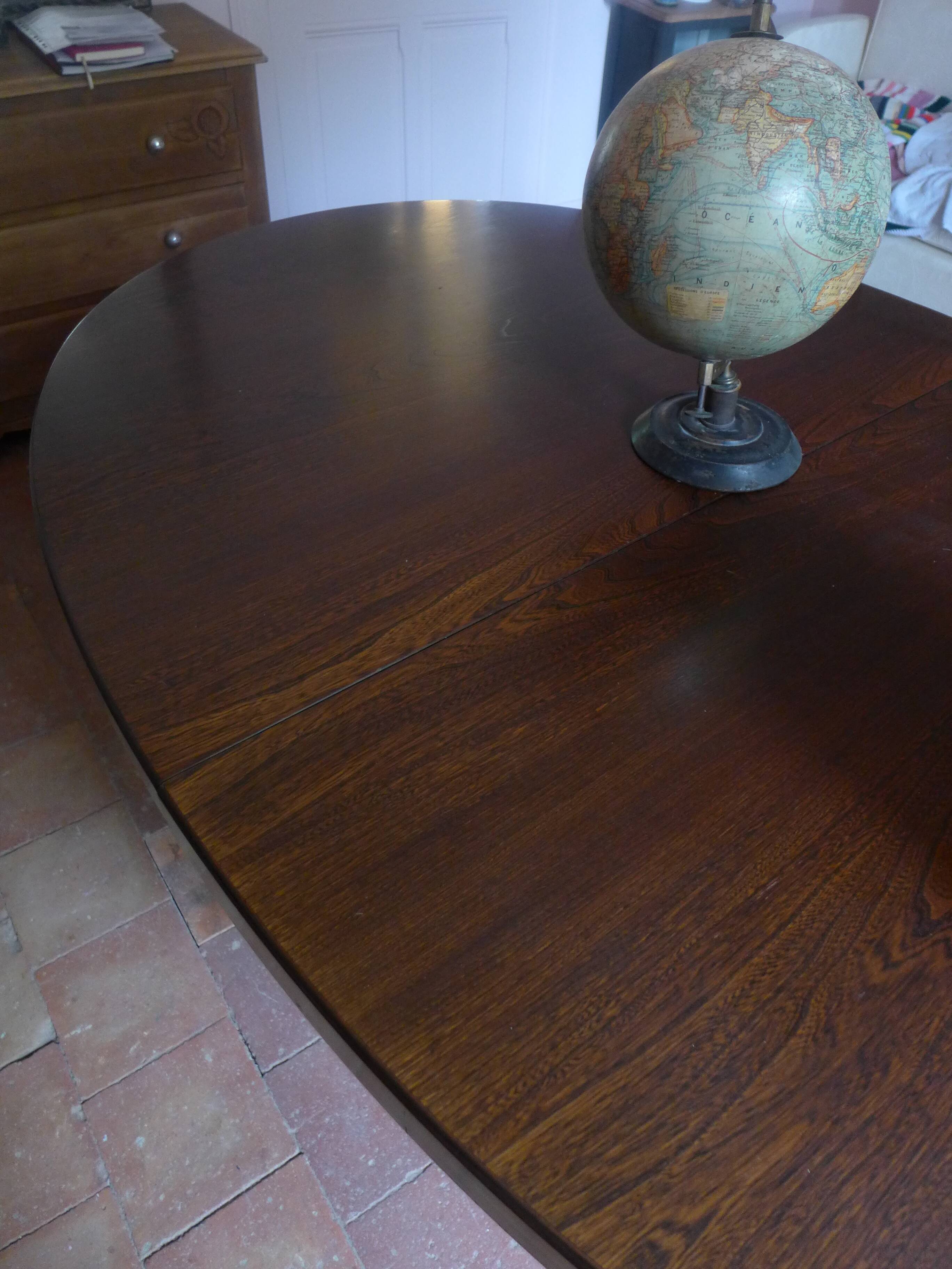 Baumann oval expandable table