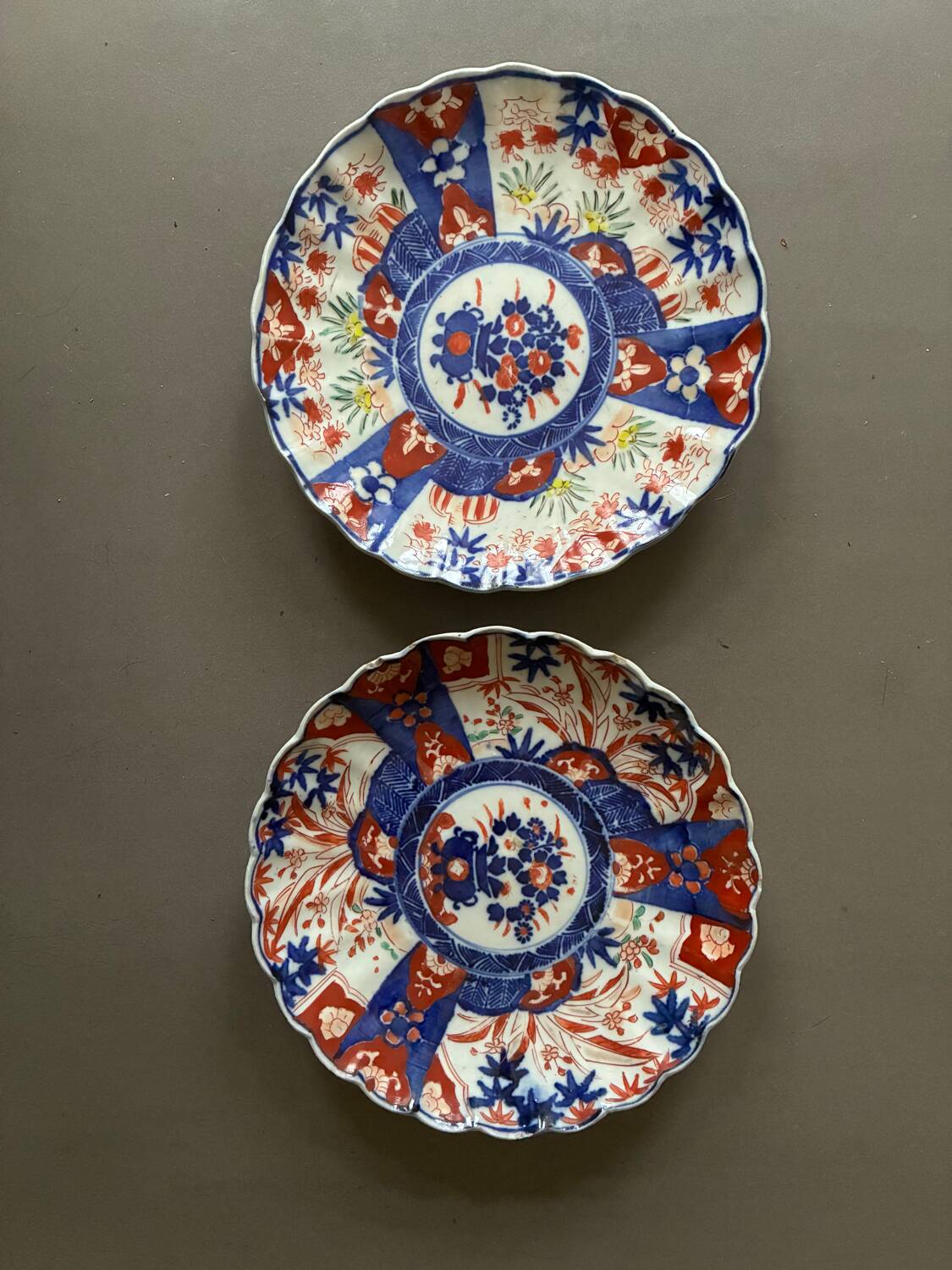 Set of Imari dishes and plates Japan 19th century