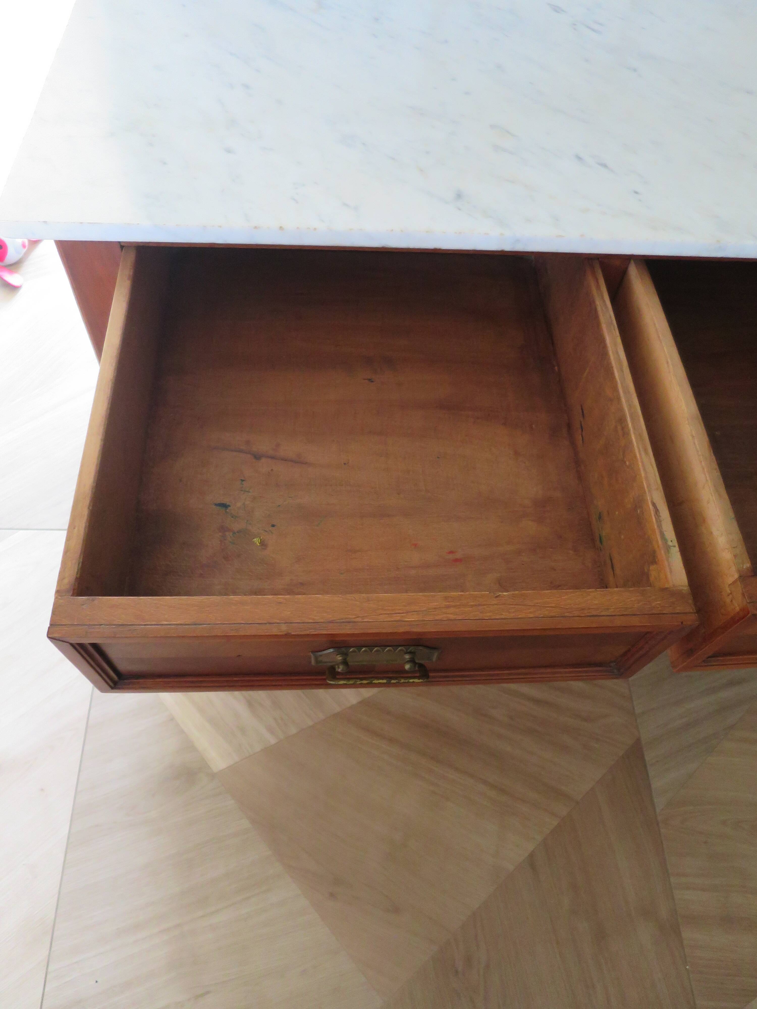 Louis Philippe style chest of drawers with 4 drawers in solid walnut and marble, 1900-1950.