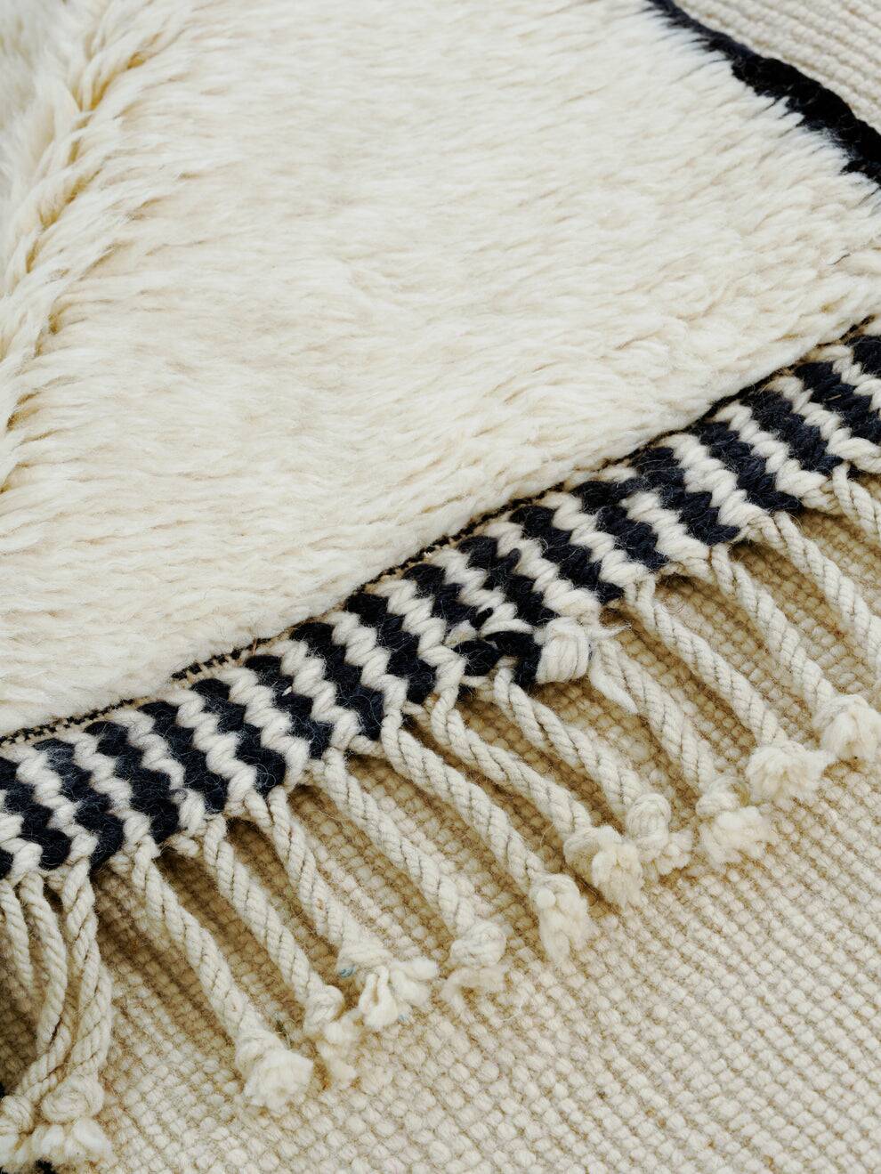 Tapis blanc-noir marocain fait main traditionnelle 250cmx150cm