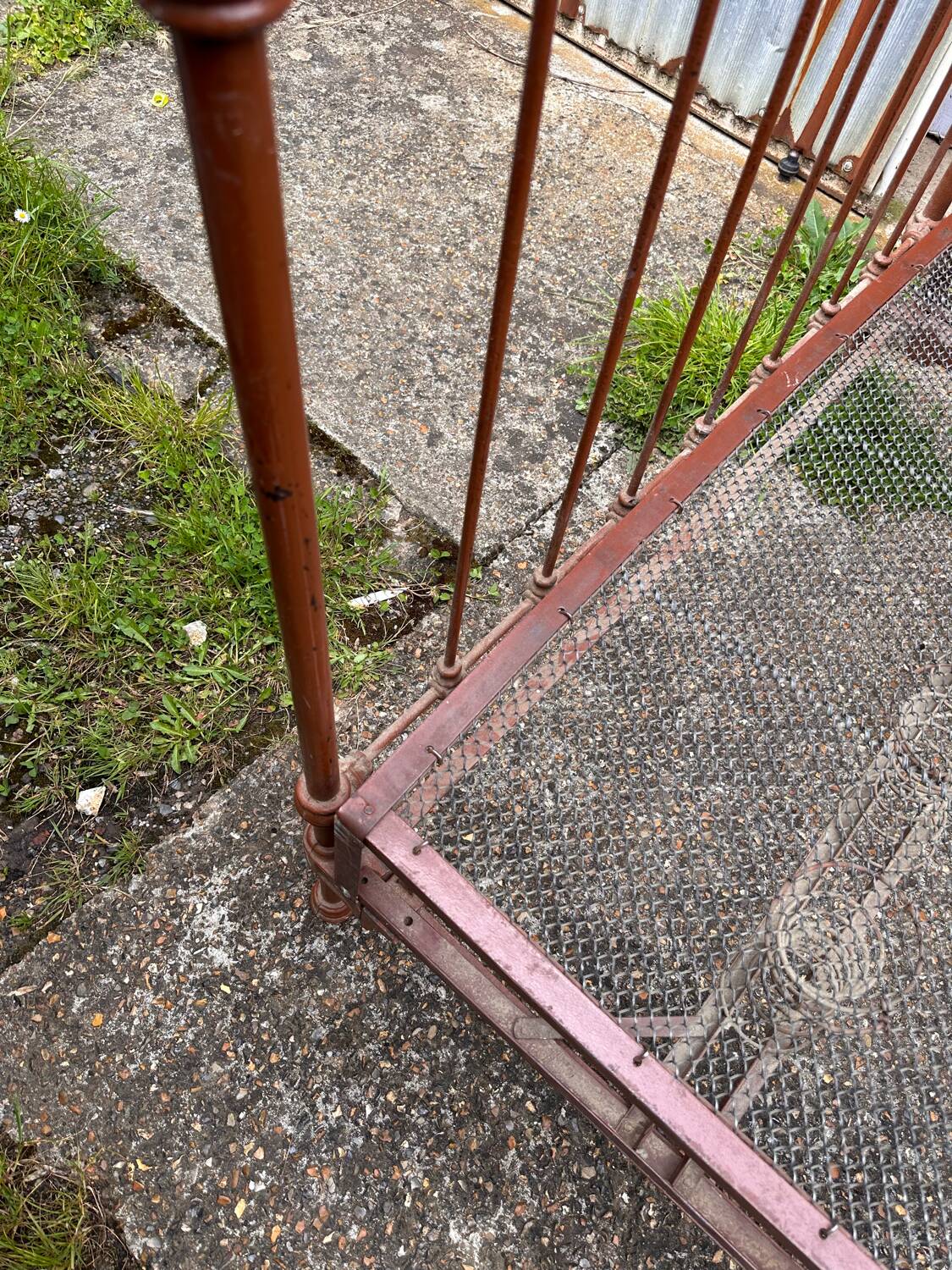 Metal bed with box spring