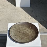 Plat en céramique vert indonésien D:26,5
