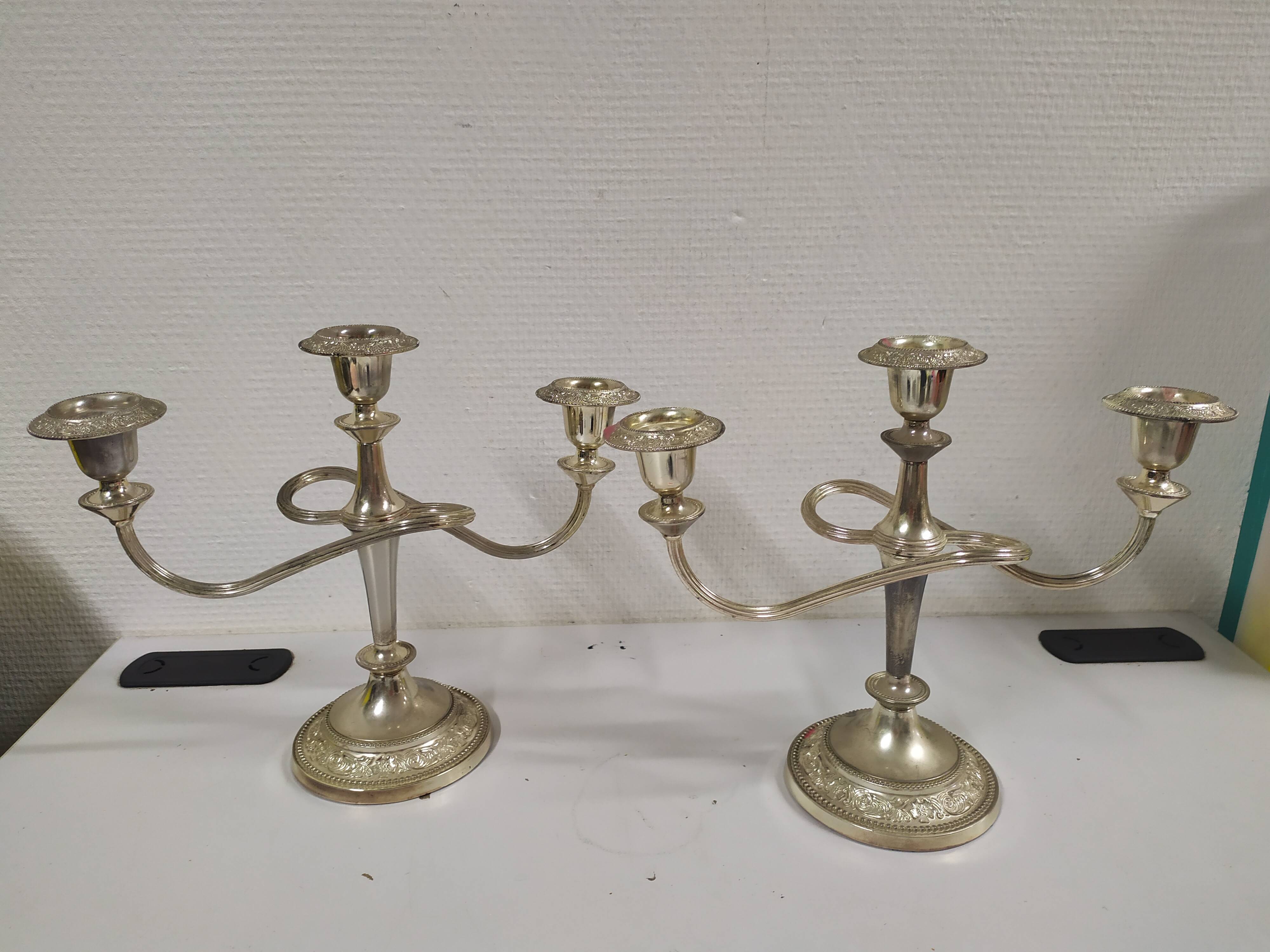 Set of 2 silver metal candlesticks