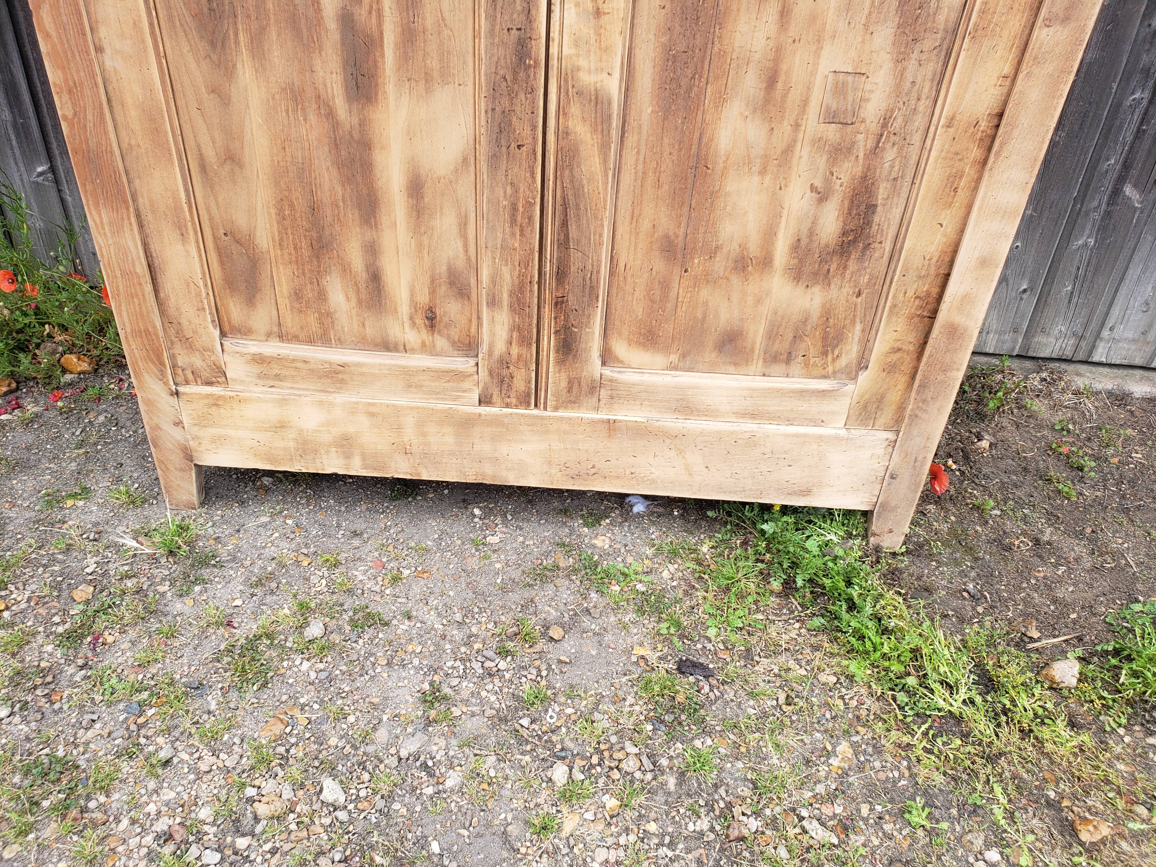 Parisian wardrobe wood in the rough "skirts"