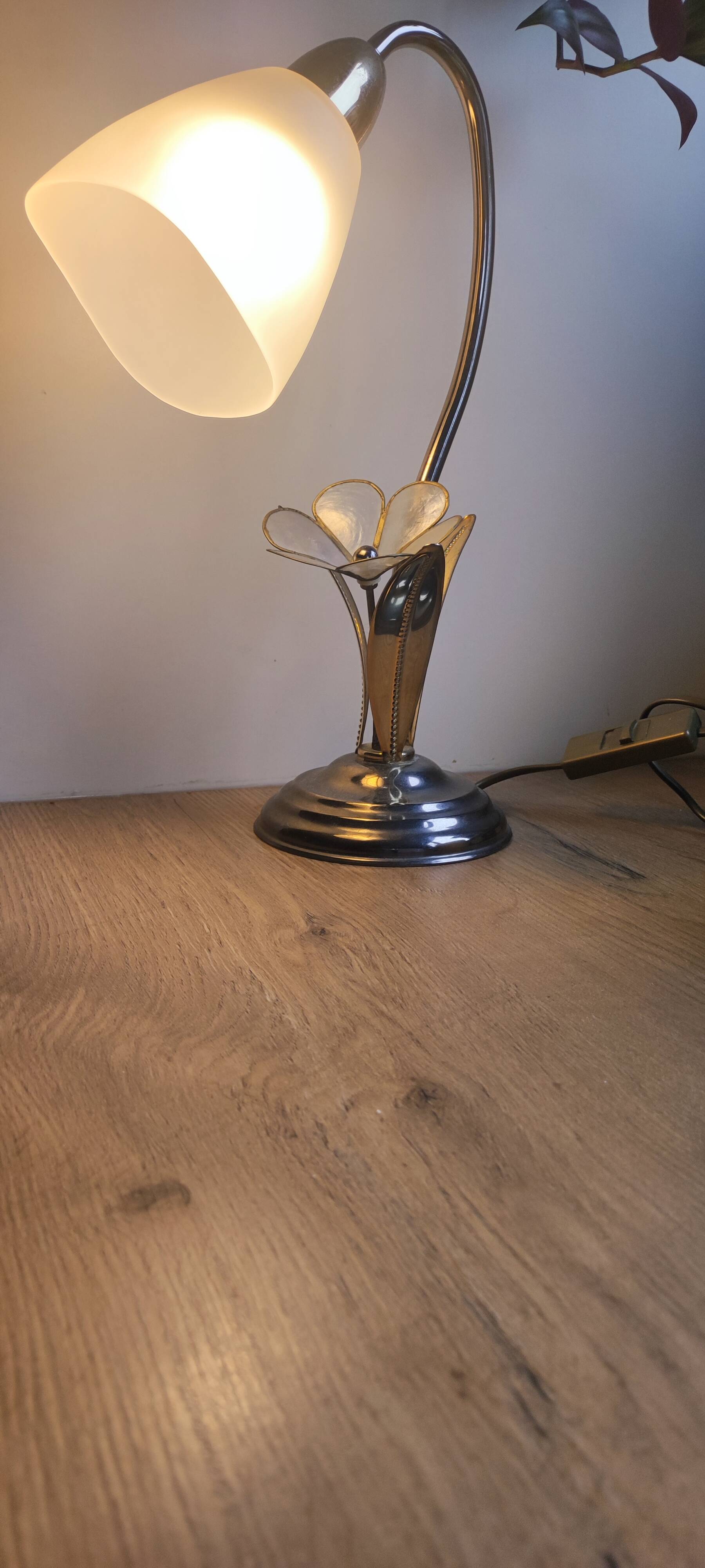 Table lamp