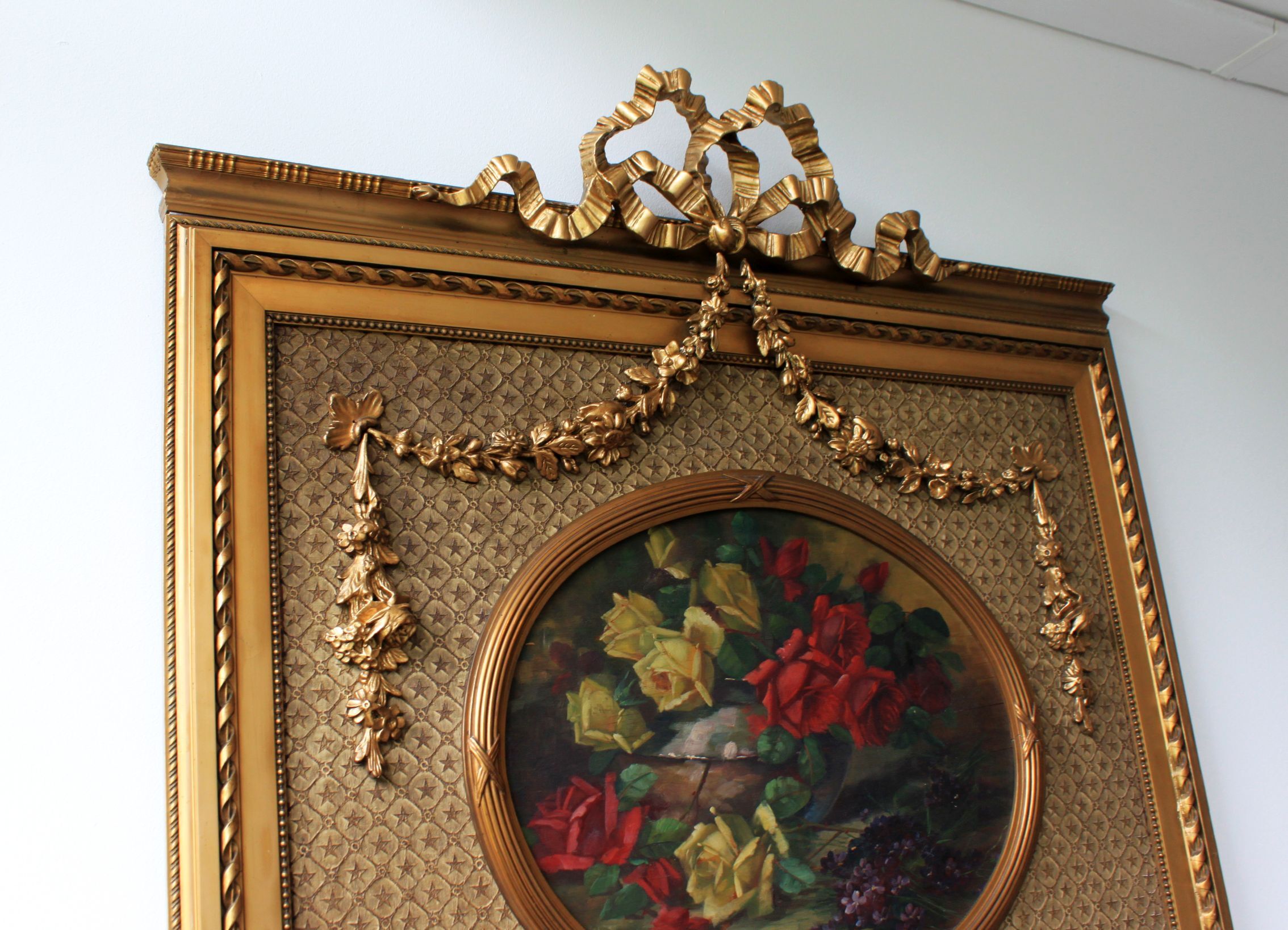 Trumeau mirror with oval decoration and Louis XVI style pediment