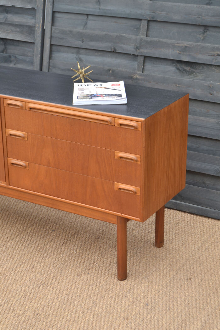 Enfilade par McIntosh – plateau noir * 200 cm
