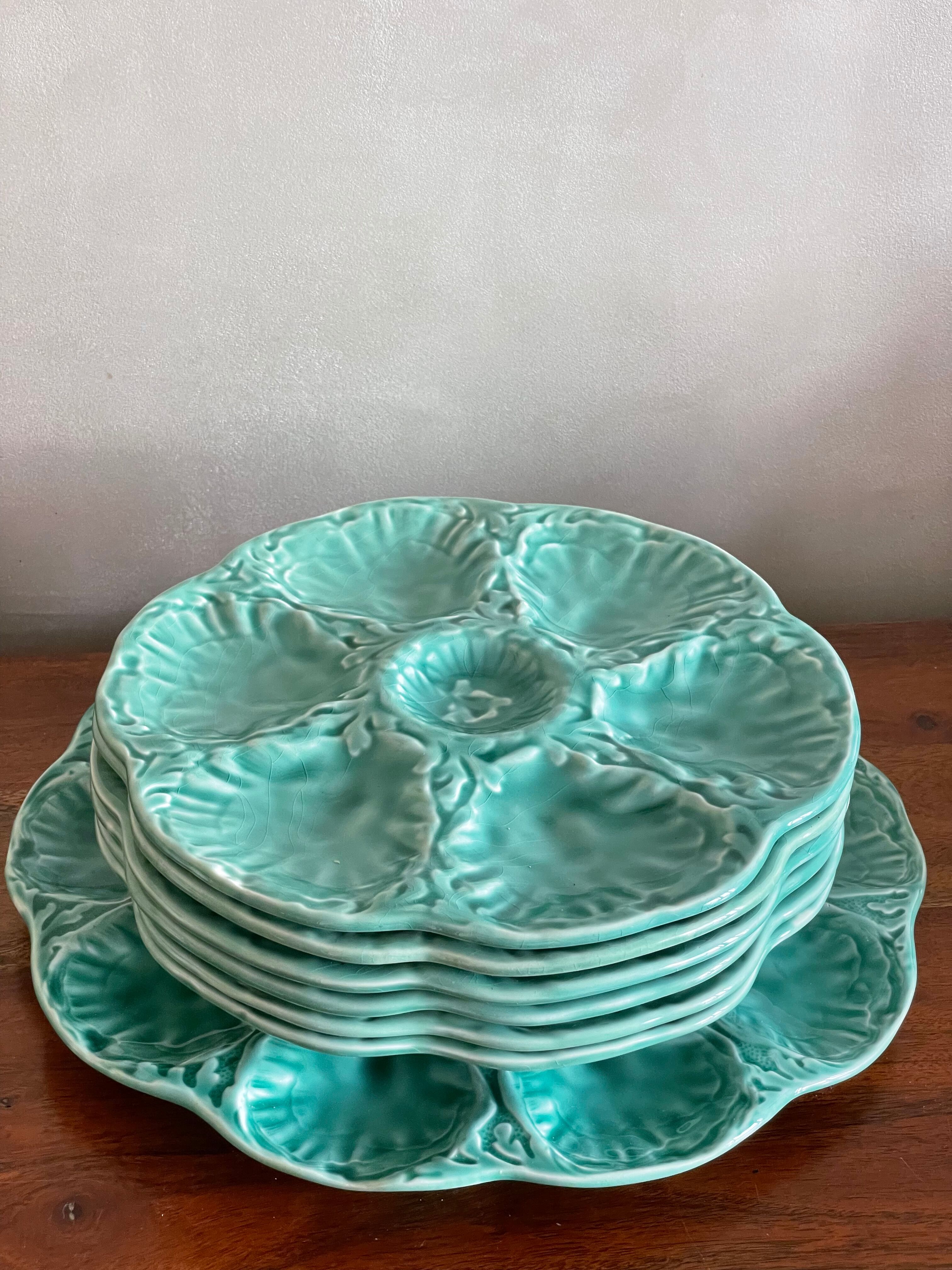 Flat oyster service and 6 splash plates of Gien green celadon