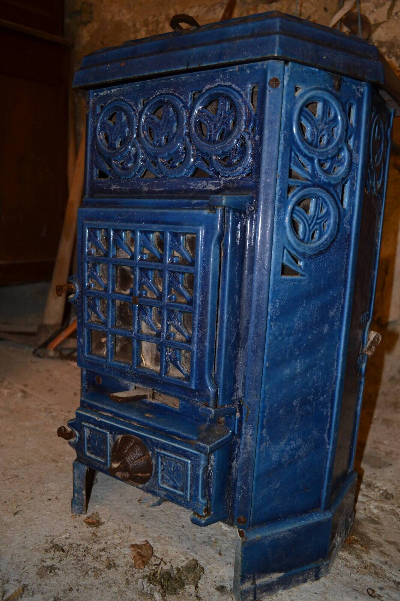 Enamelled cast iron wood stove year 1938 Rosières