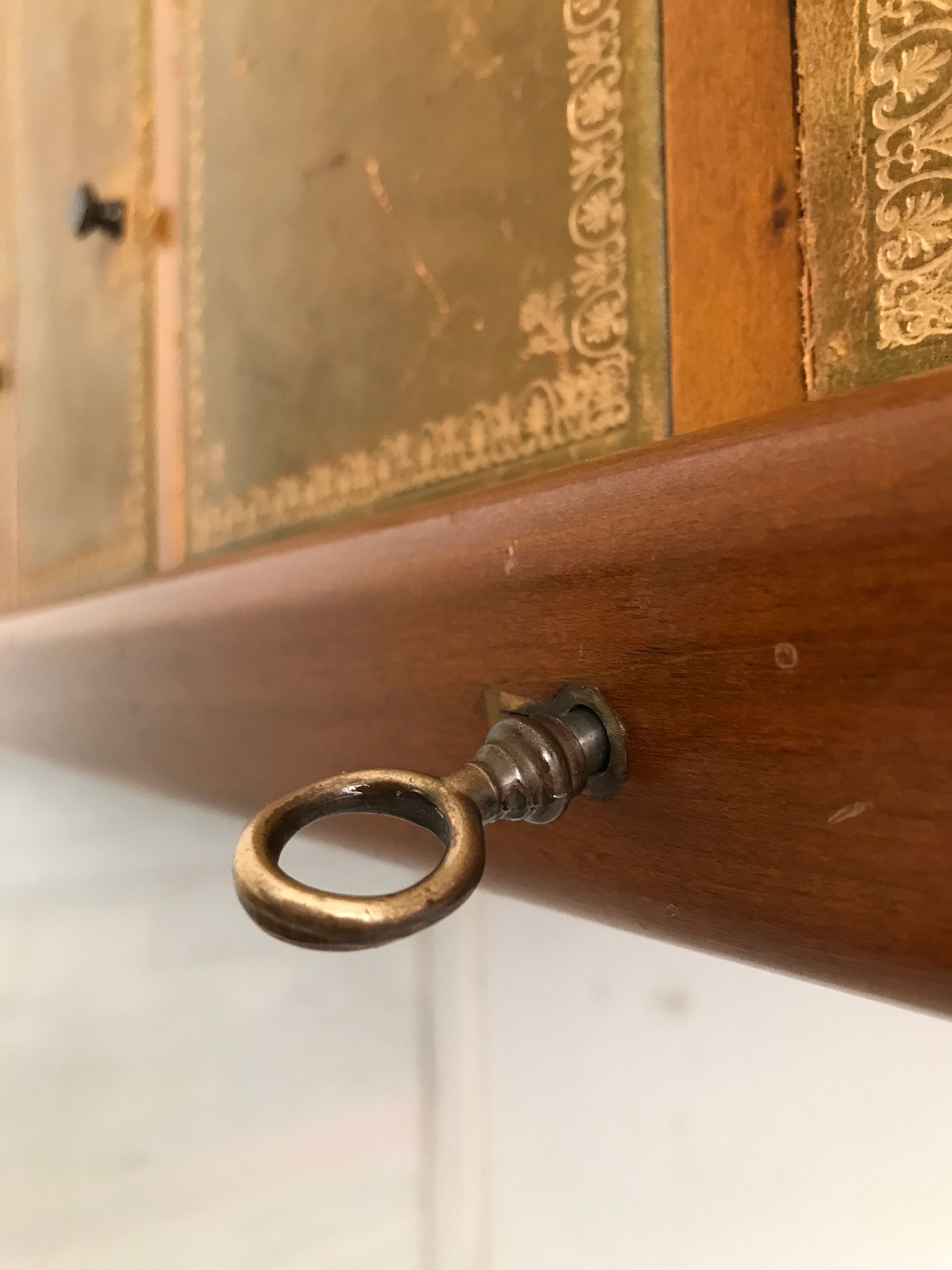 Cardboard maker Louis Philippe