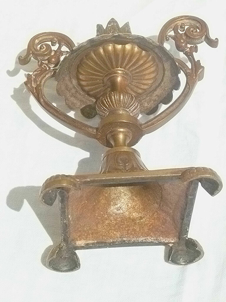 Vintage 4-legged candle holder
