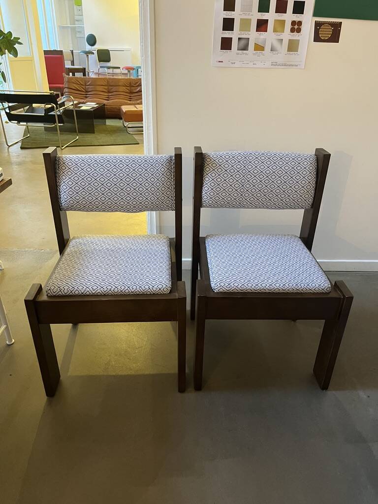 Pair of brutalist chairs in solid wood and jacquard fabric.