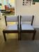 Paire de chaises brutalistes en bois massif et tissu jacquard