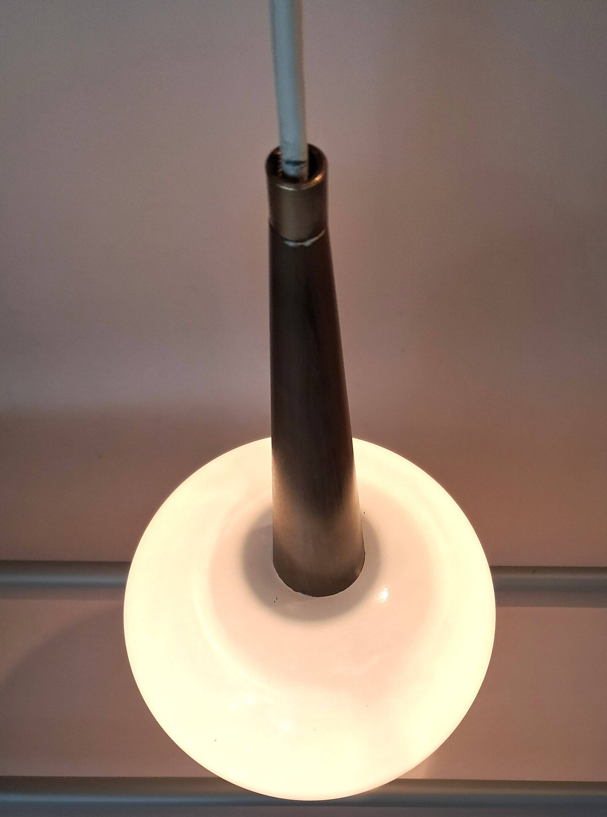 Suspension Louis Kalff  teck et opaline blanche 1950/1960.