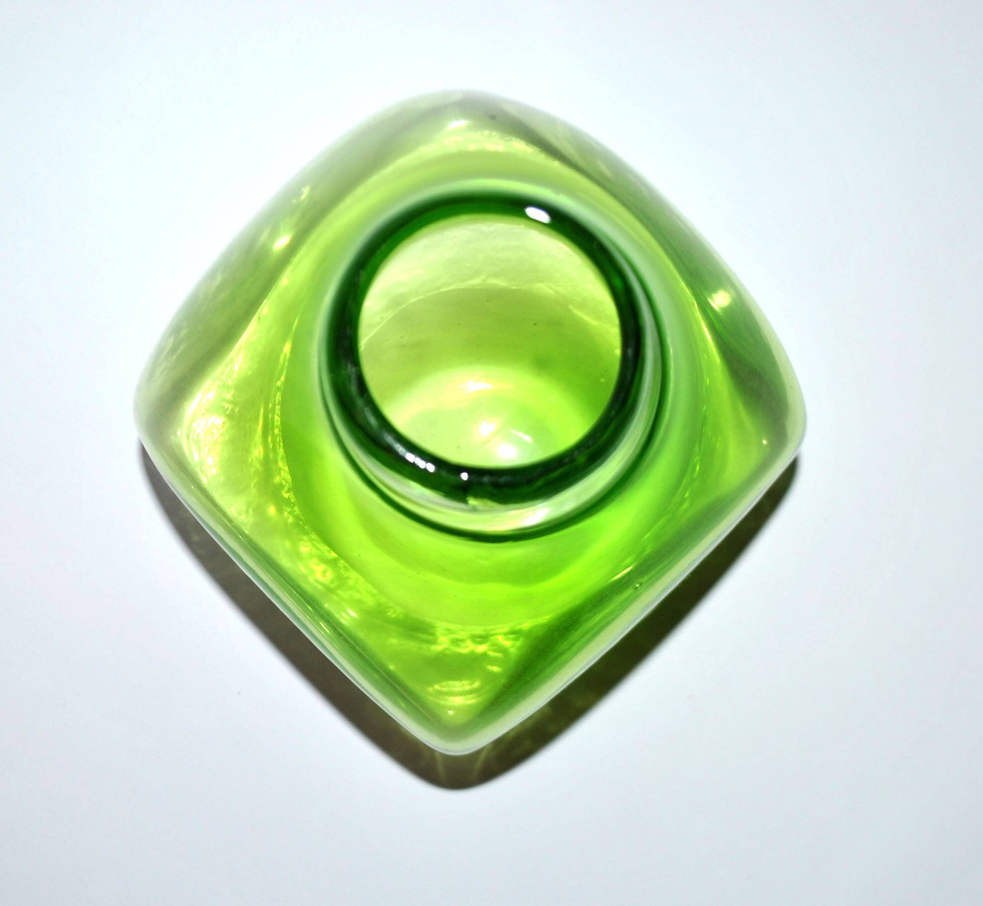 DESIGN Scandinavian vase in lined blown glass Green 1960-70 dlG Whitefriars