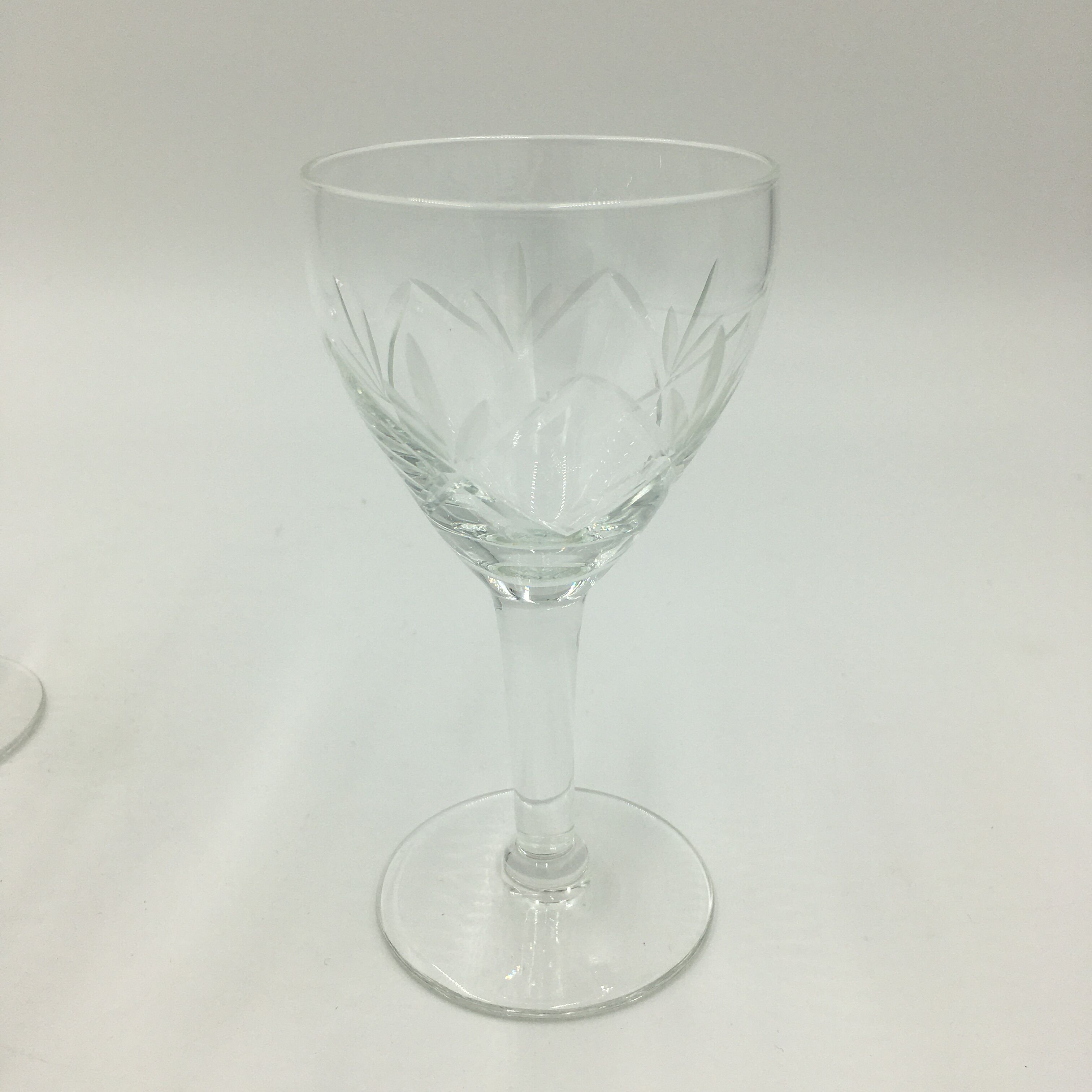 Lot of 12 crystal wine glasses