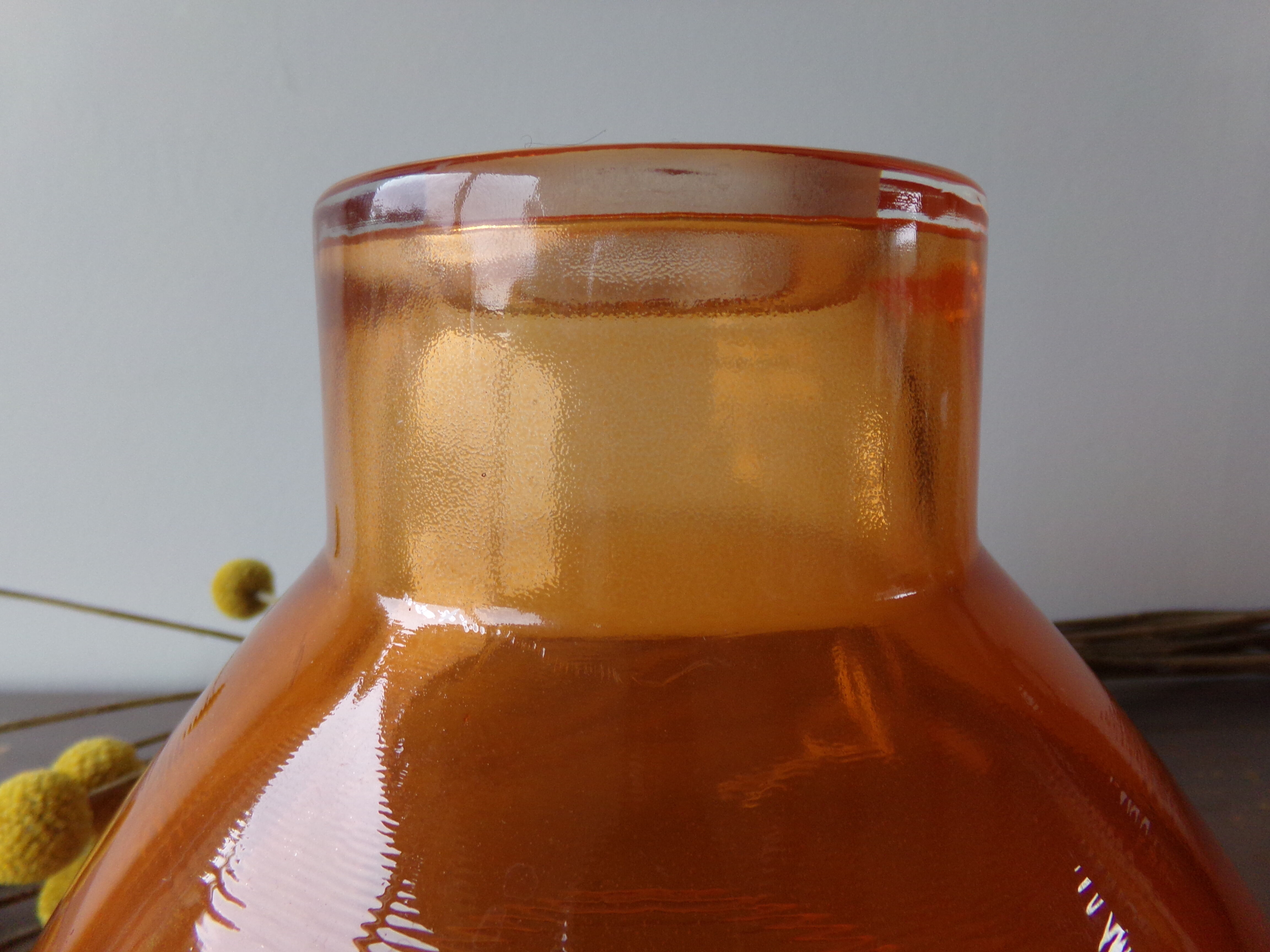 Suspension dome en verre orange