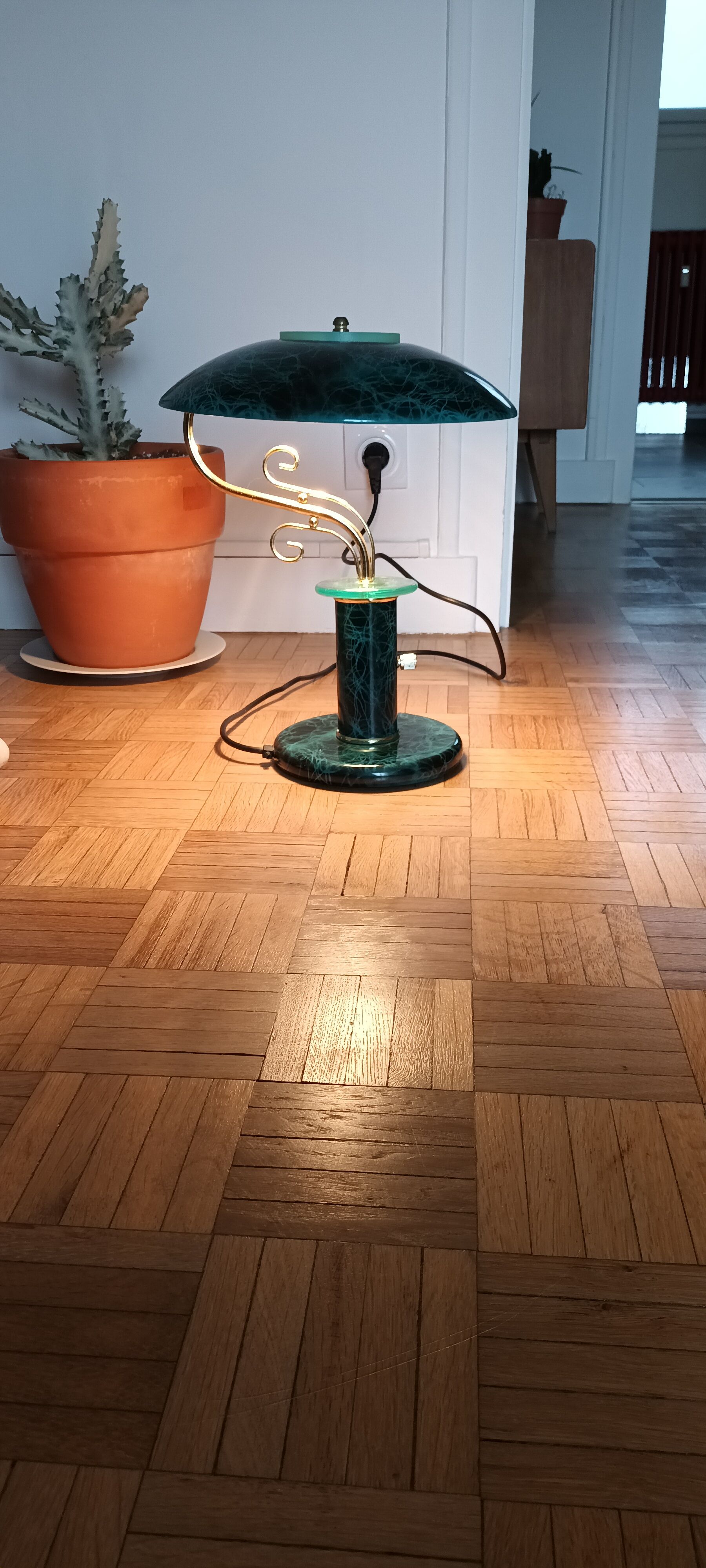 Vintage liner mushroom lamp