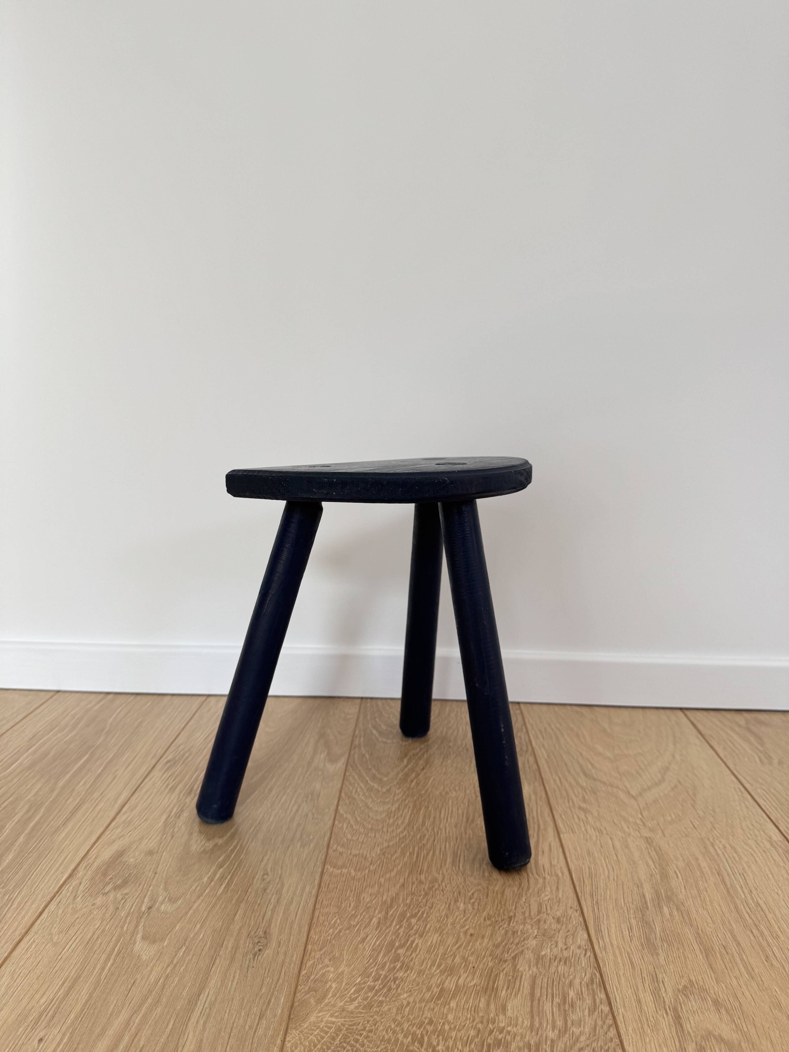 Antique cowherd plant stool / milking / close navy blue tripod